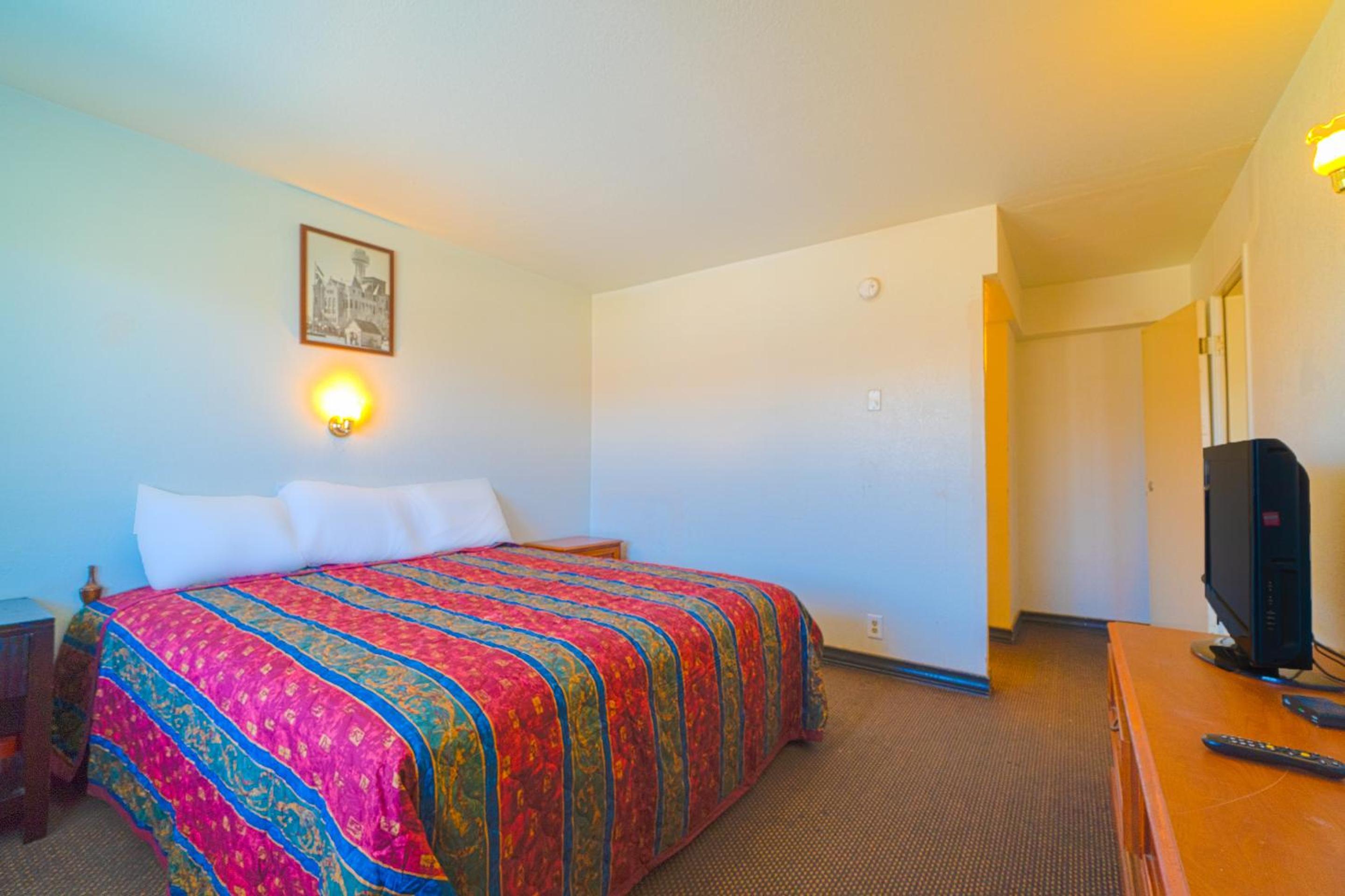 4 Full Beds - Photo 8