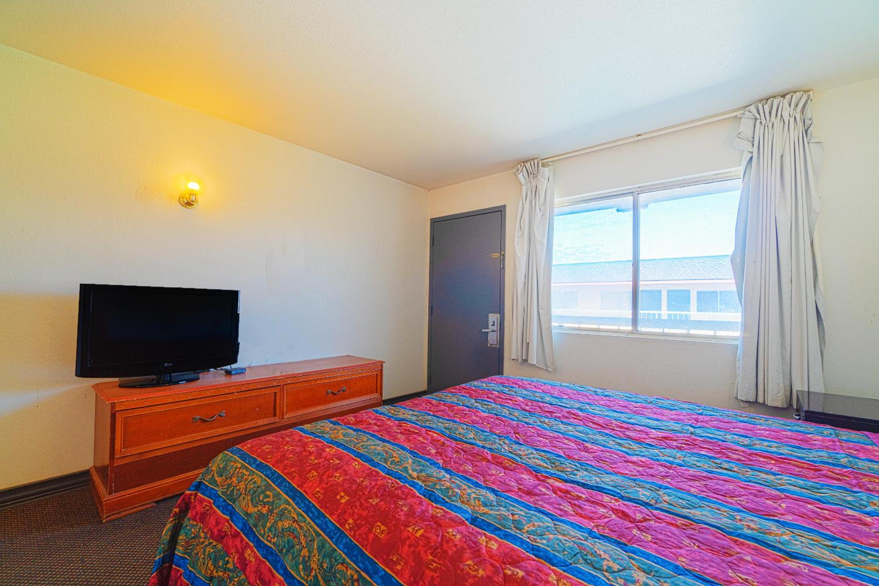 4 Full Beds - Photo 13