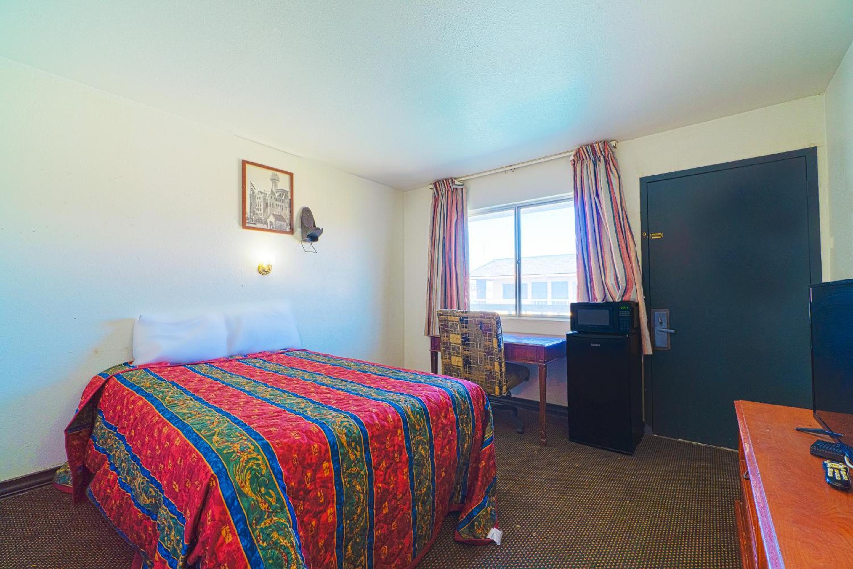 4 Full Beds - Photo 9