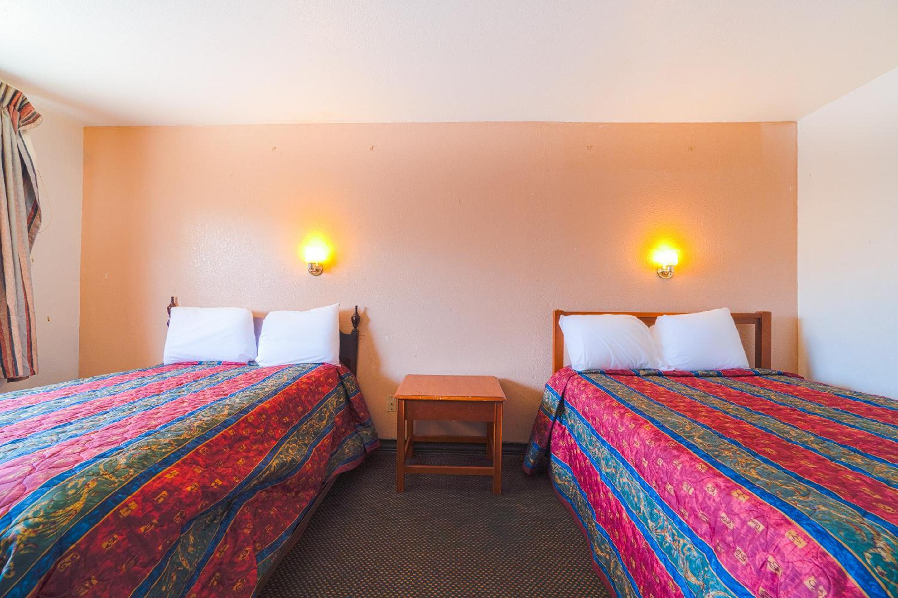 4 Full Beds - Photo 16