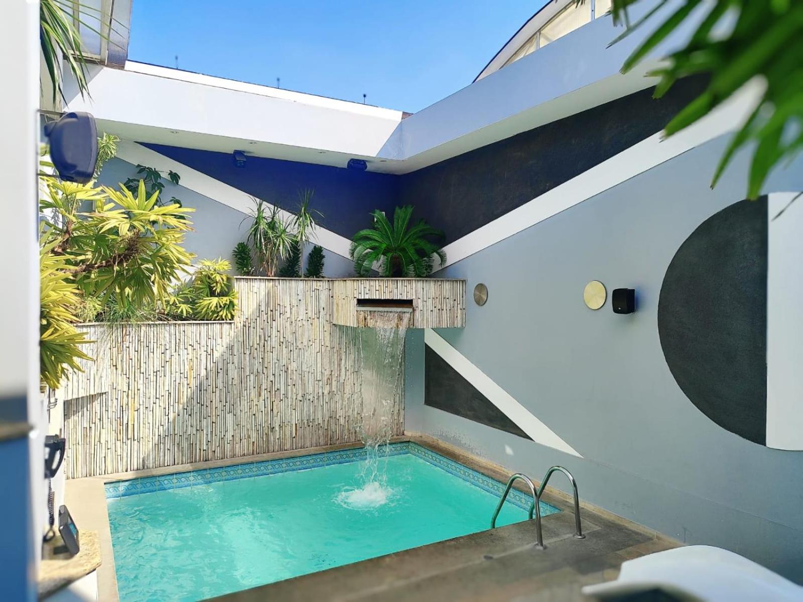 King Room with Pool View photo 2