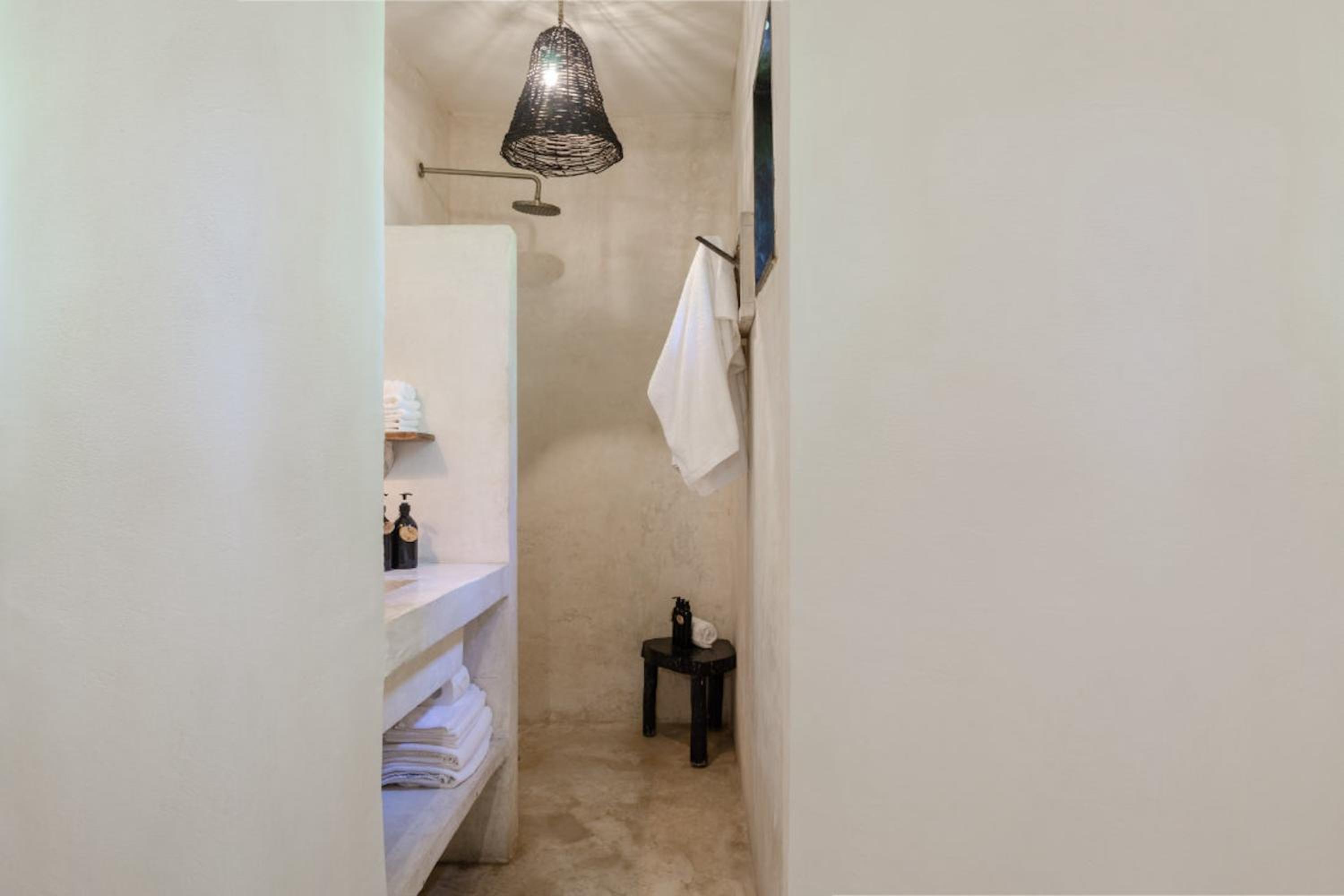 Standard King Room - Photo 2