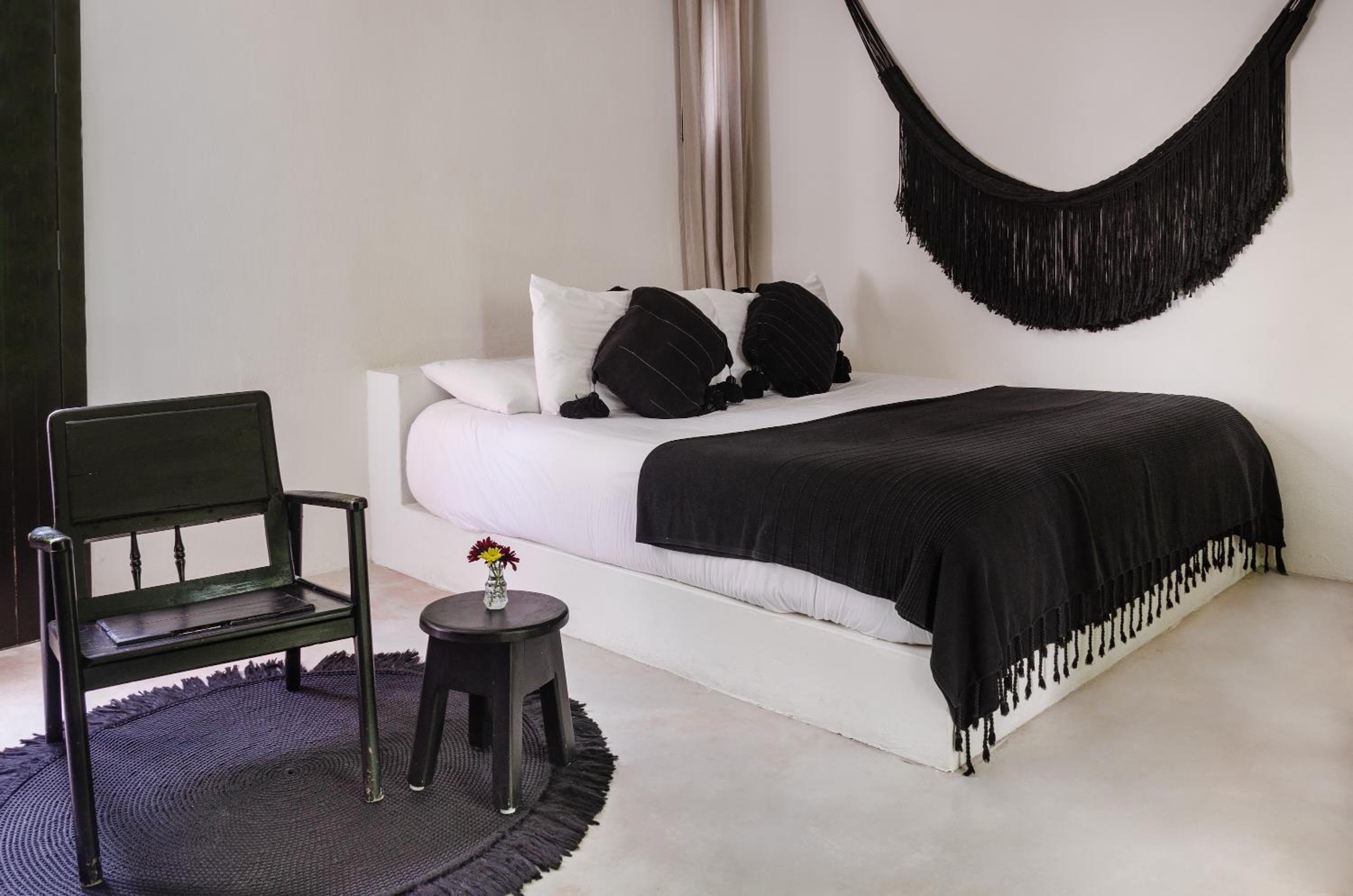 Standard King Room - Photo 1