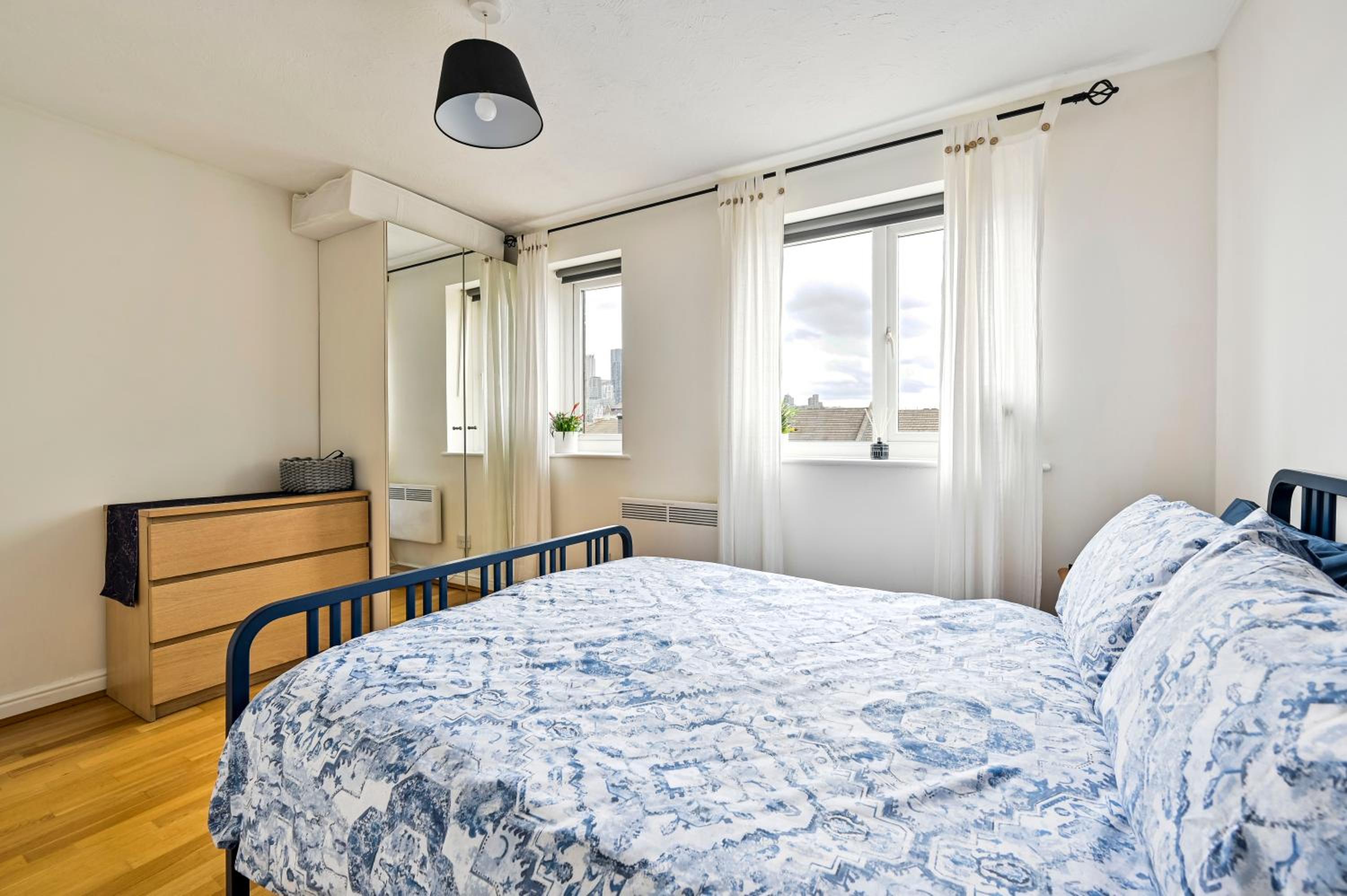 One-Bedroom Apartment photo 2