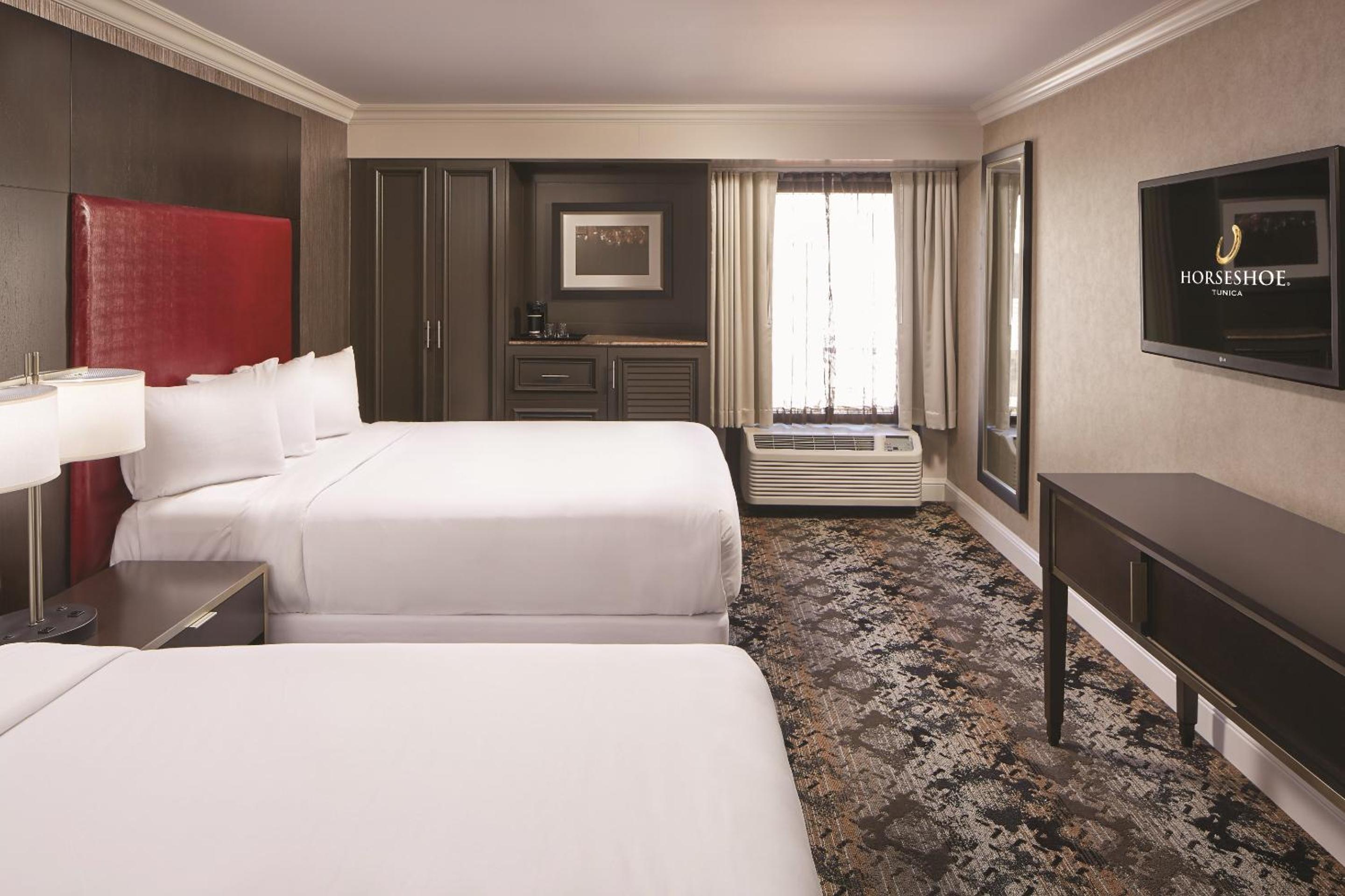  Deluxe Queen Room with Two Queen Beds - Non-Smoking - Photo 1