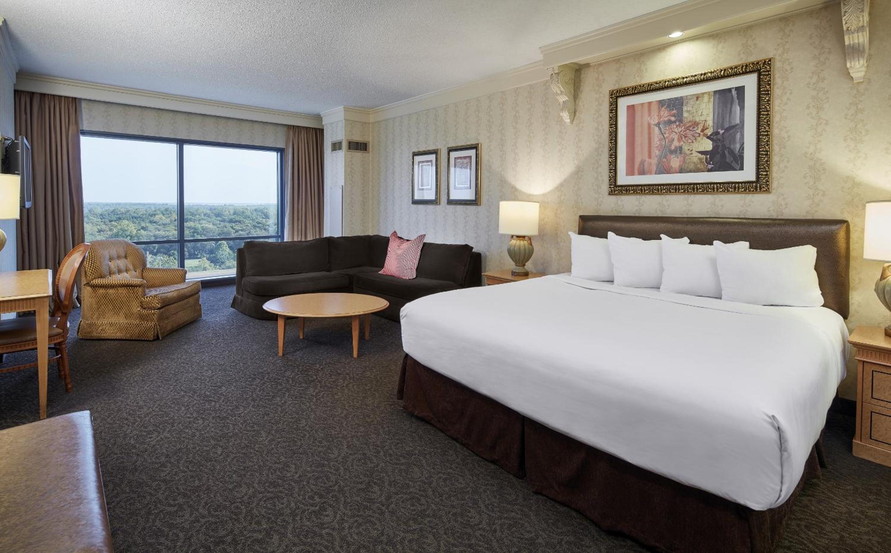 Premium King Room - Non- Smoking - Photo 4