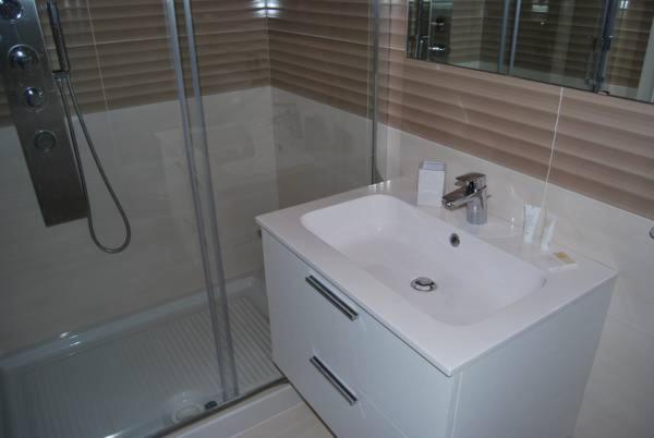 Deluxe Double Room with Balcony and Sea View - Photo 5