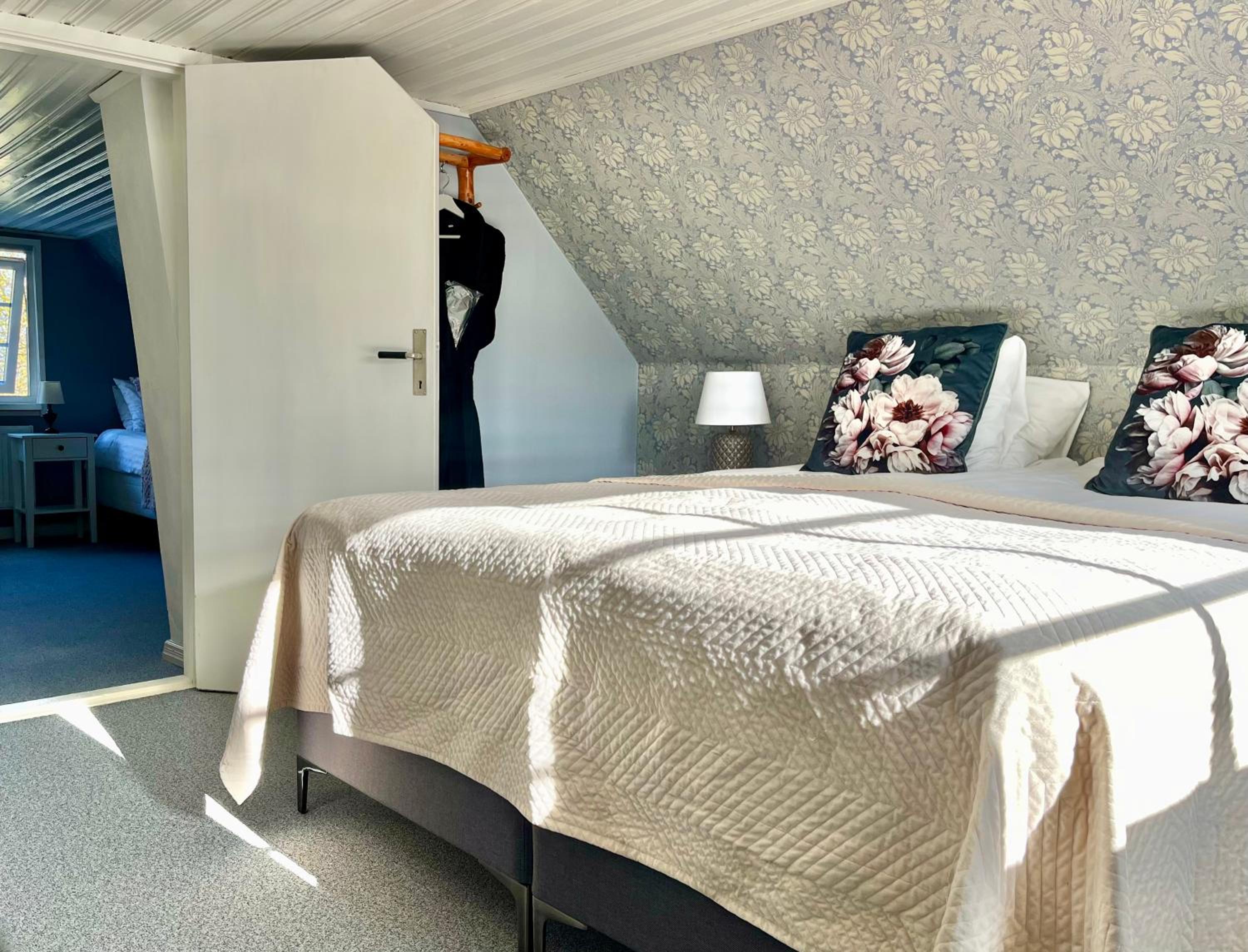 Two-Bedroom House - Photo 3