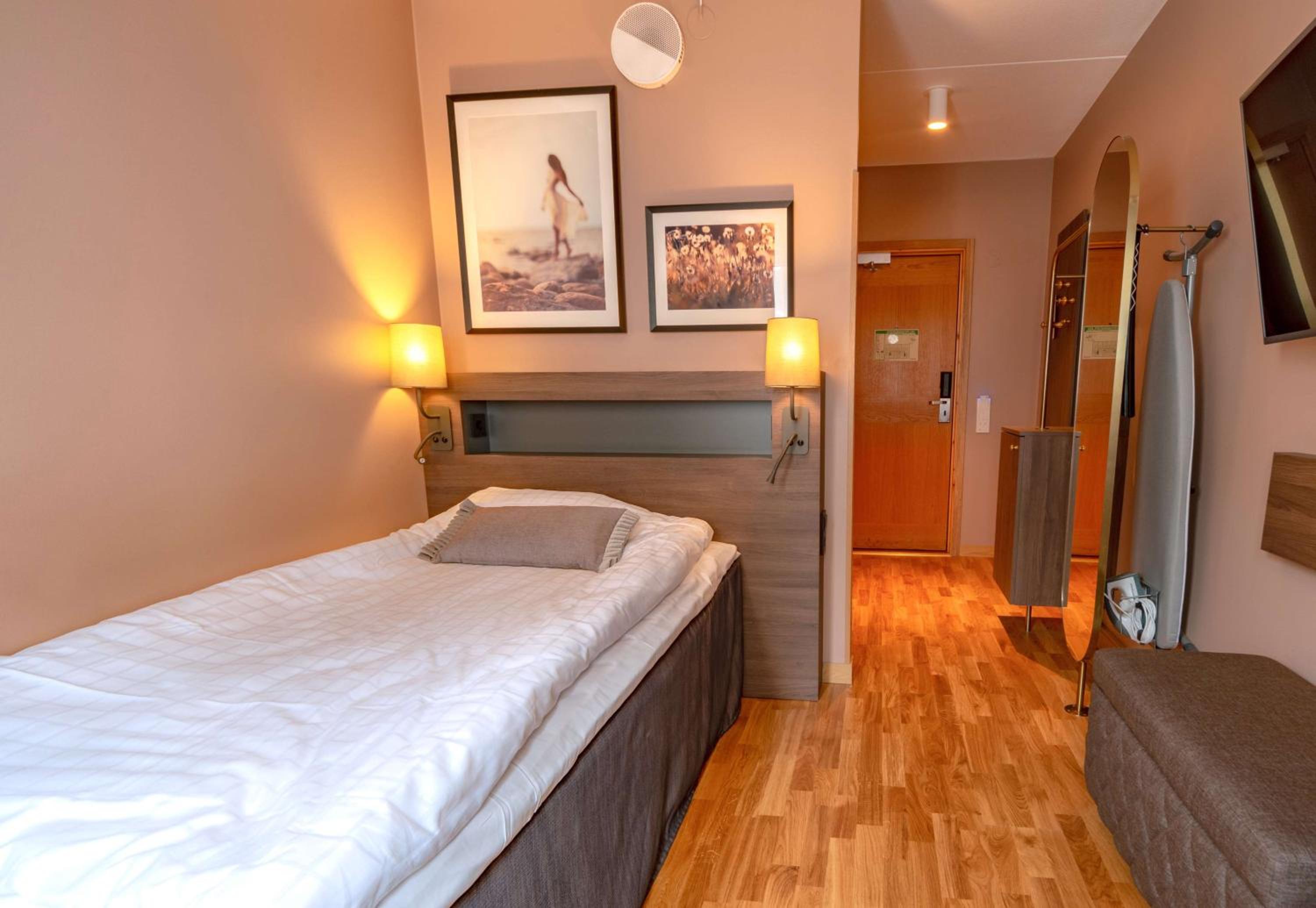 Small Twin Room photo 1