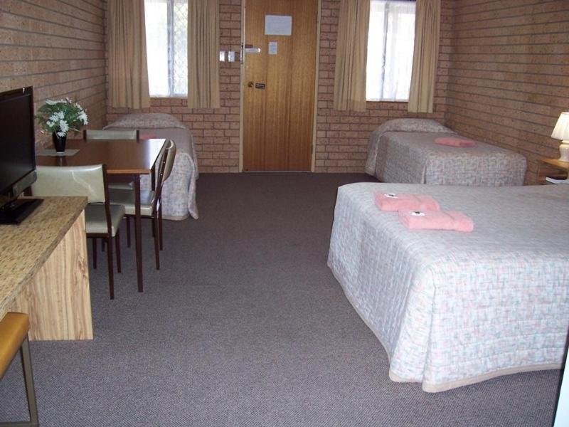 Family Room photo 3