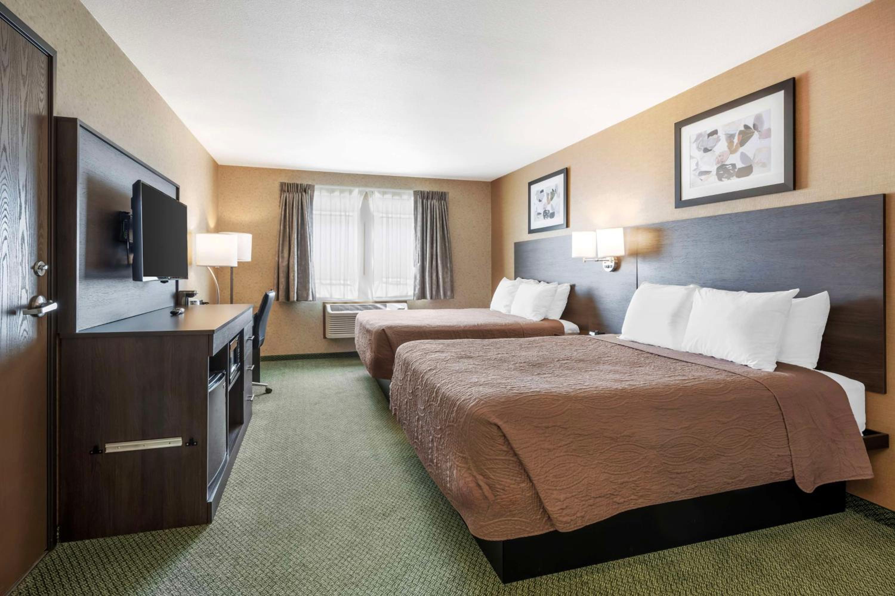 Queen Room with Two Queen Beds and Bath Tub - Disability Access/Non-Smoking  photo 1