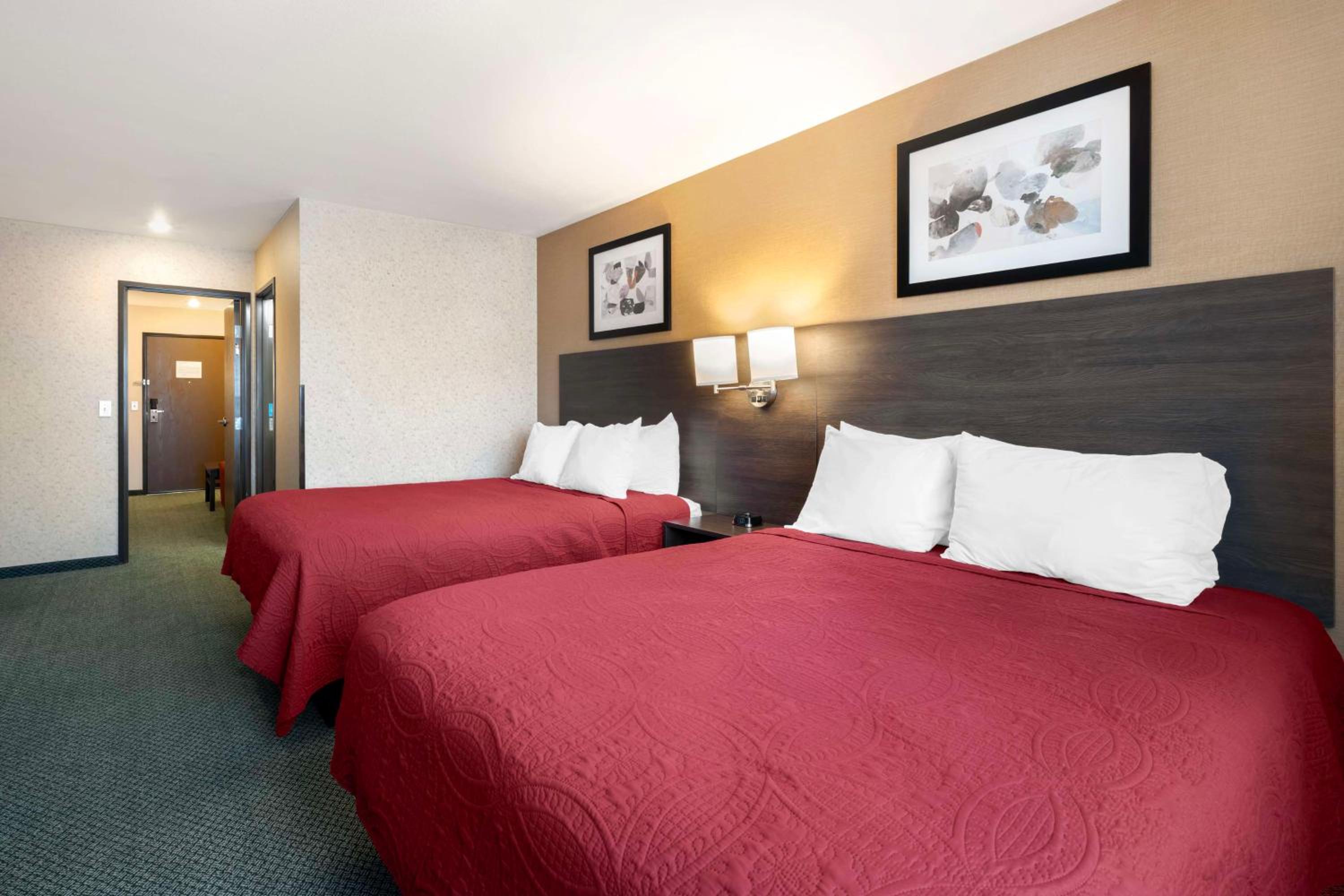 Queen Suite with Two Queen Beds and Sofa Bed - Non-Smoking photo 1