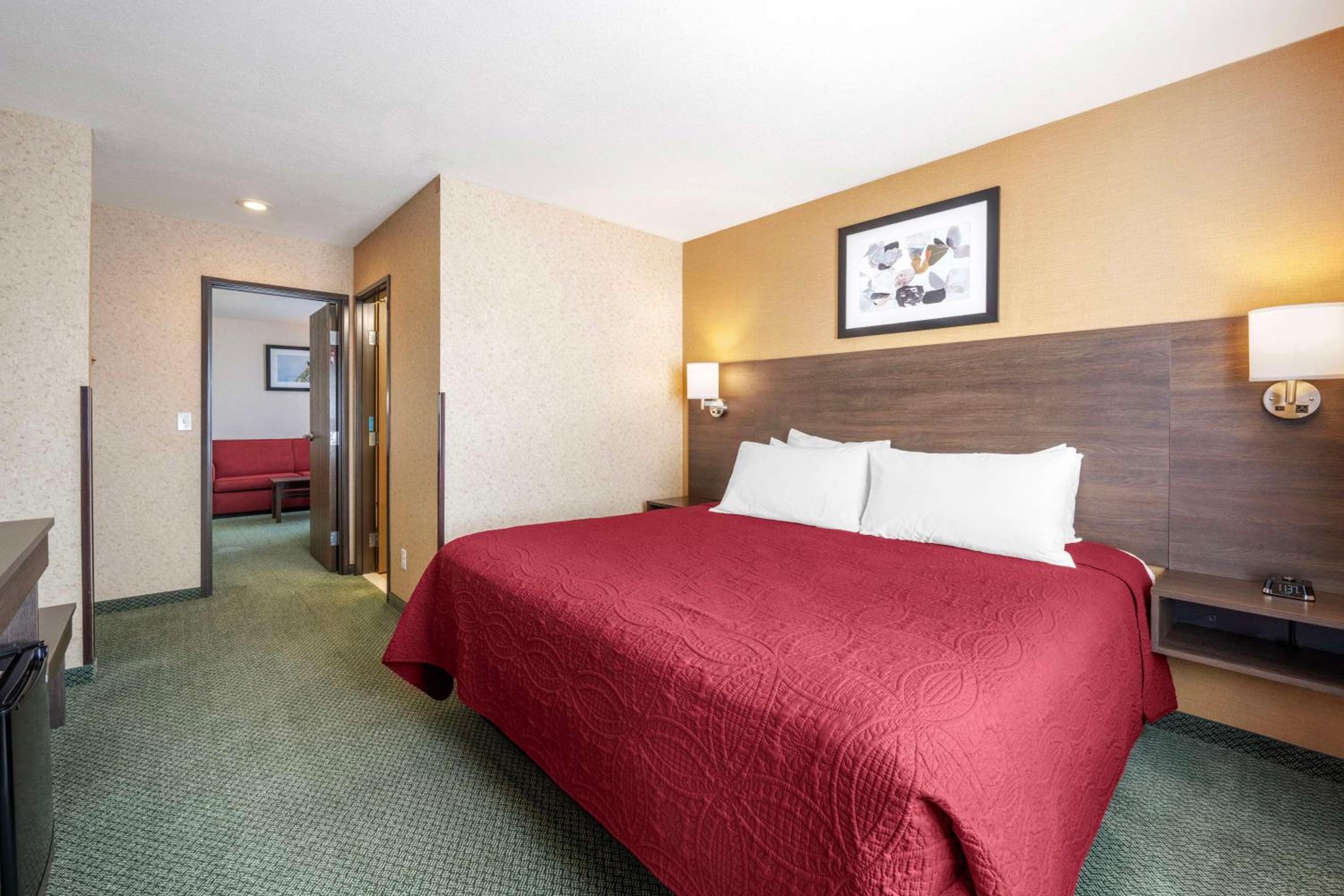King Suite with Sofa Bed - Non-Smoking photo 1