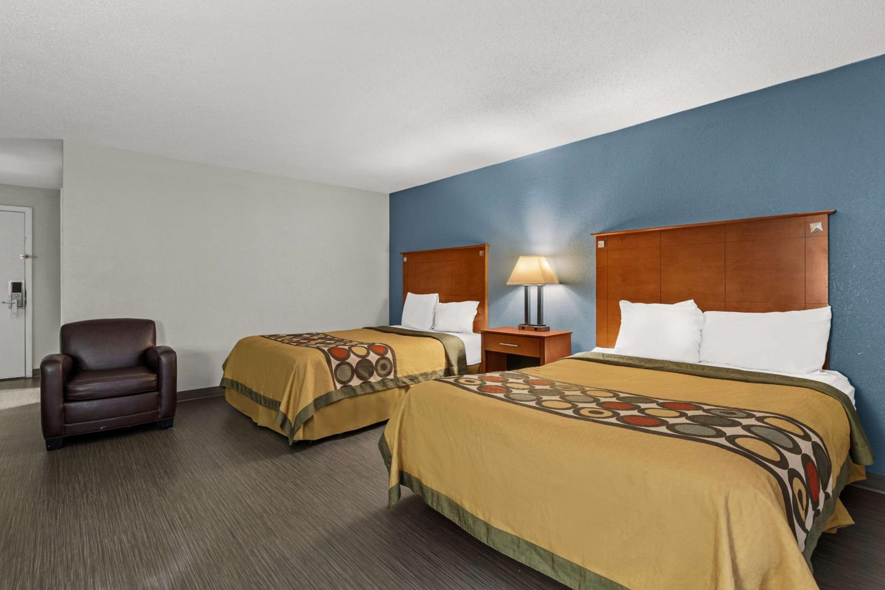 2 Double Beds Non Smoking - Photo 1