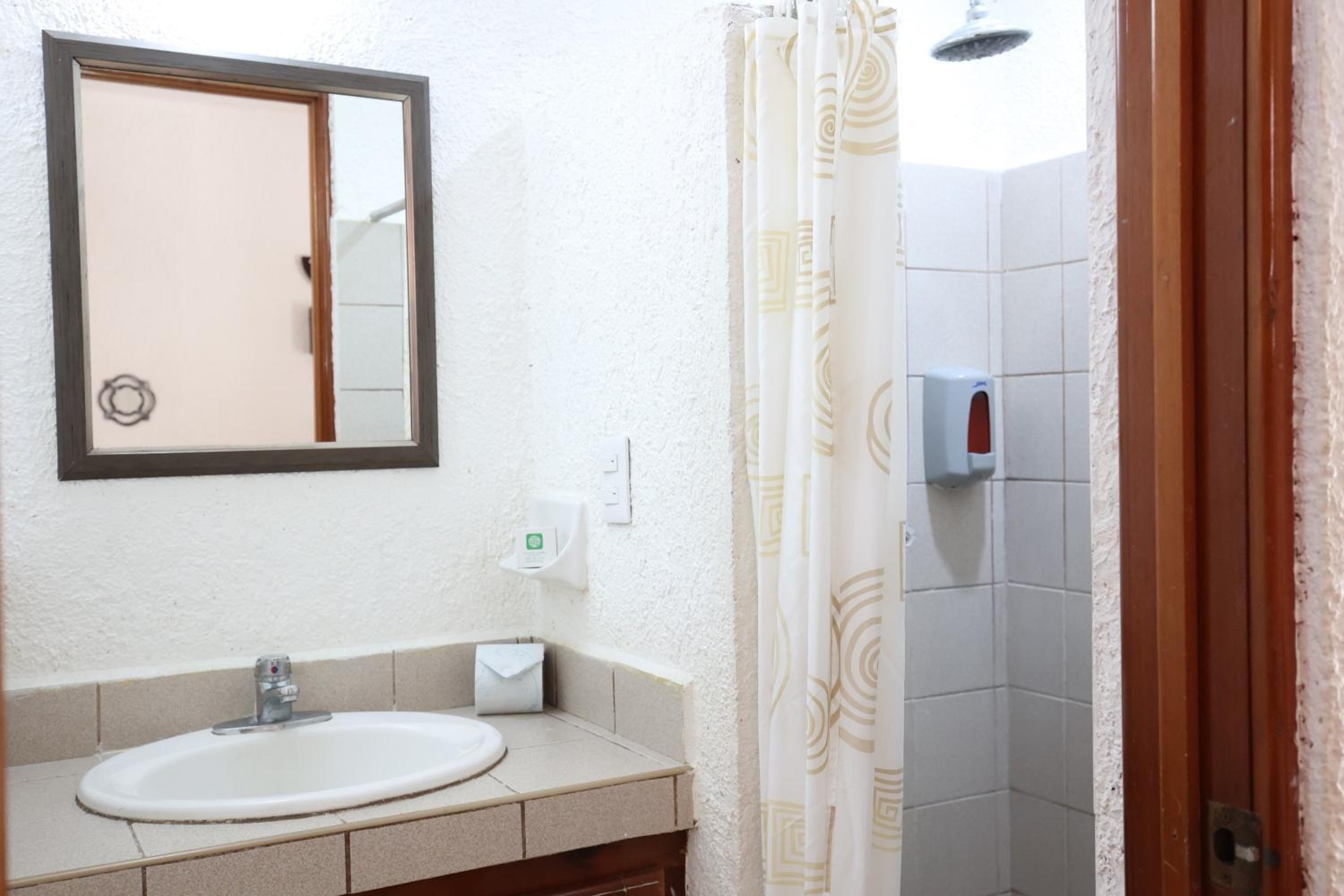 Coba Room with Balcony and Private Bathroom - Photo 2