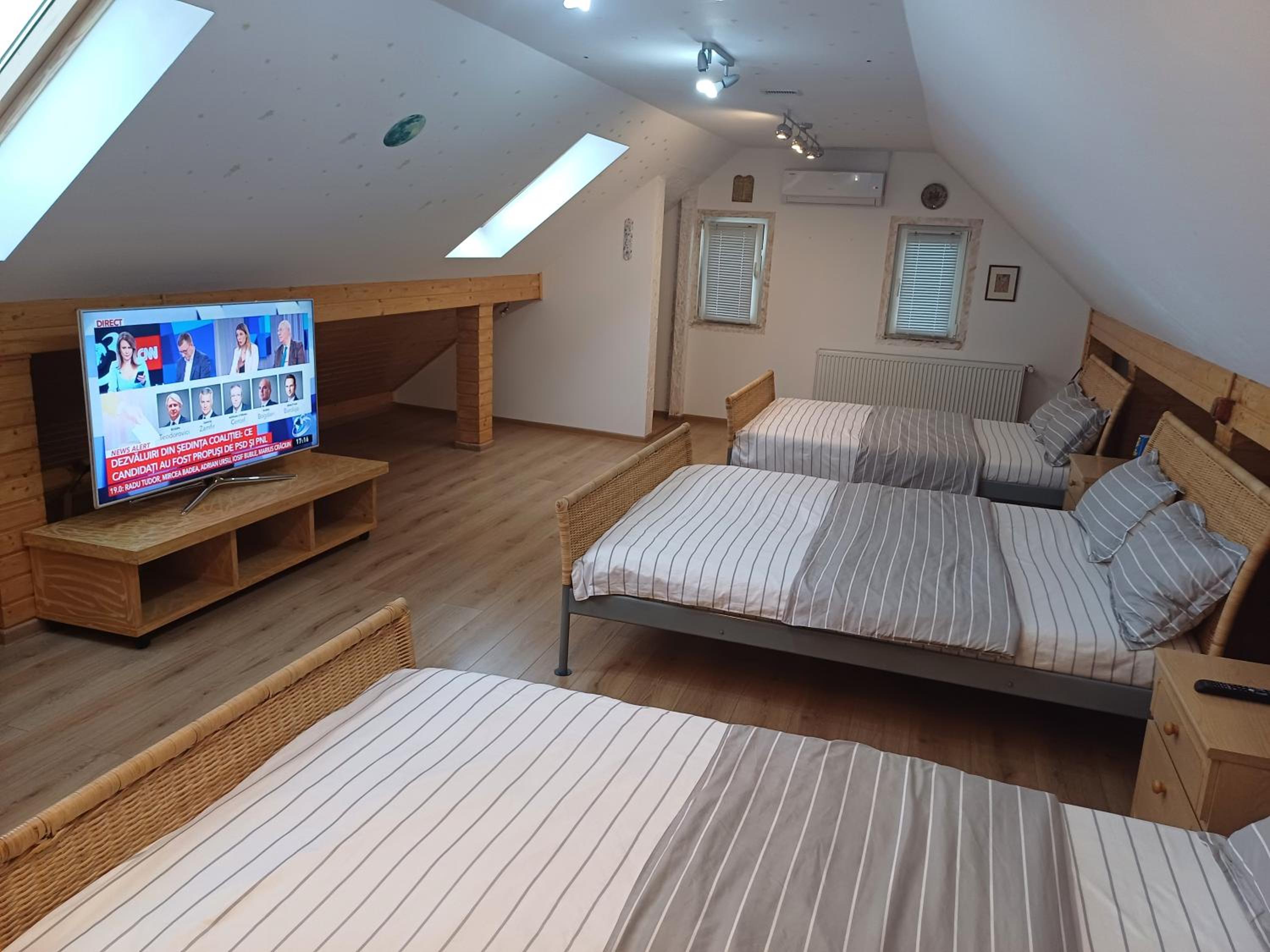 Quadruple Room - Photo 6