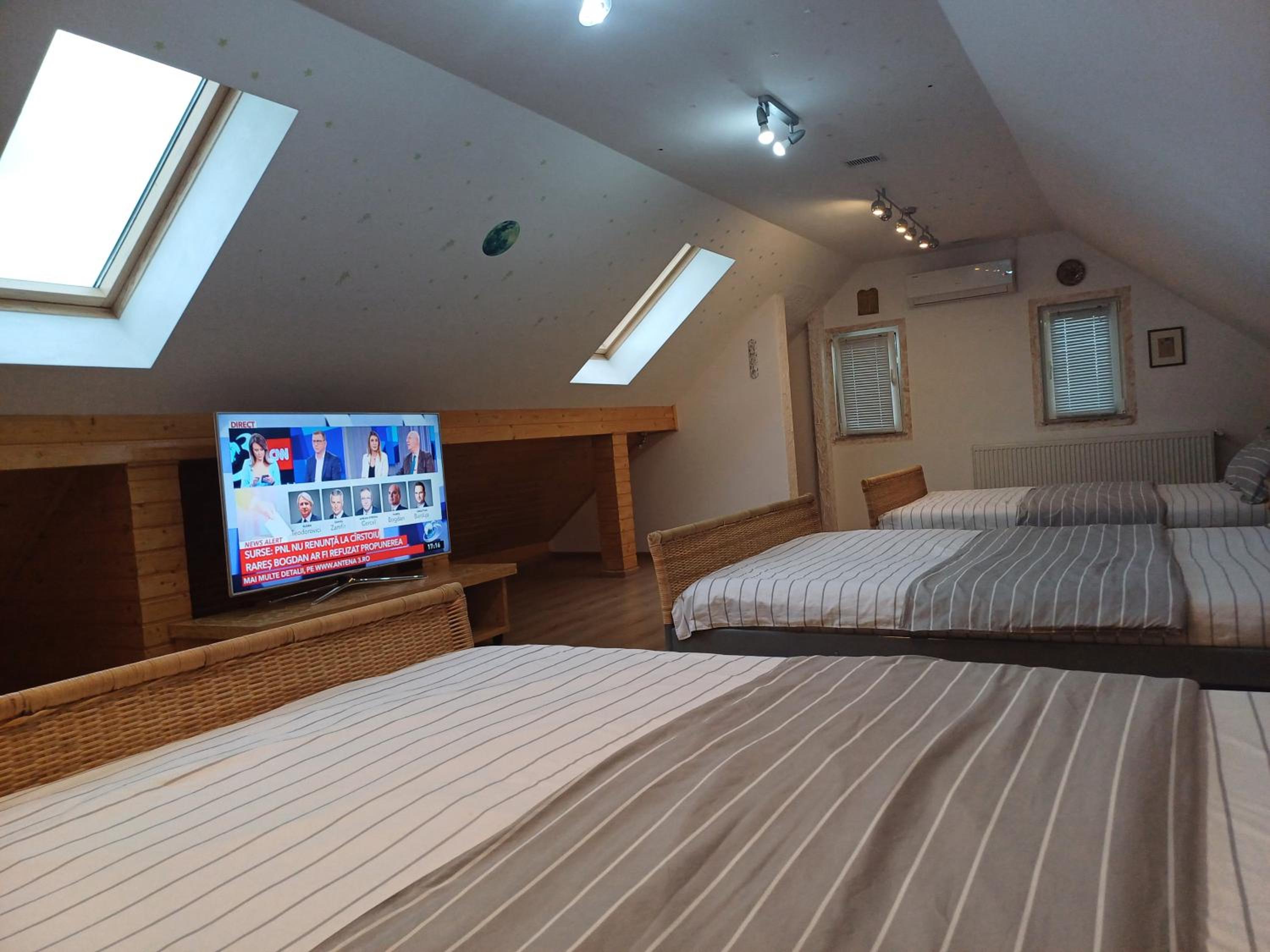 Quadruple Room - Photo 8