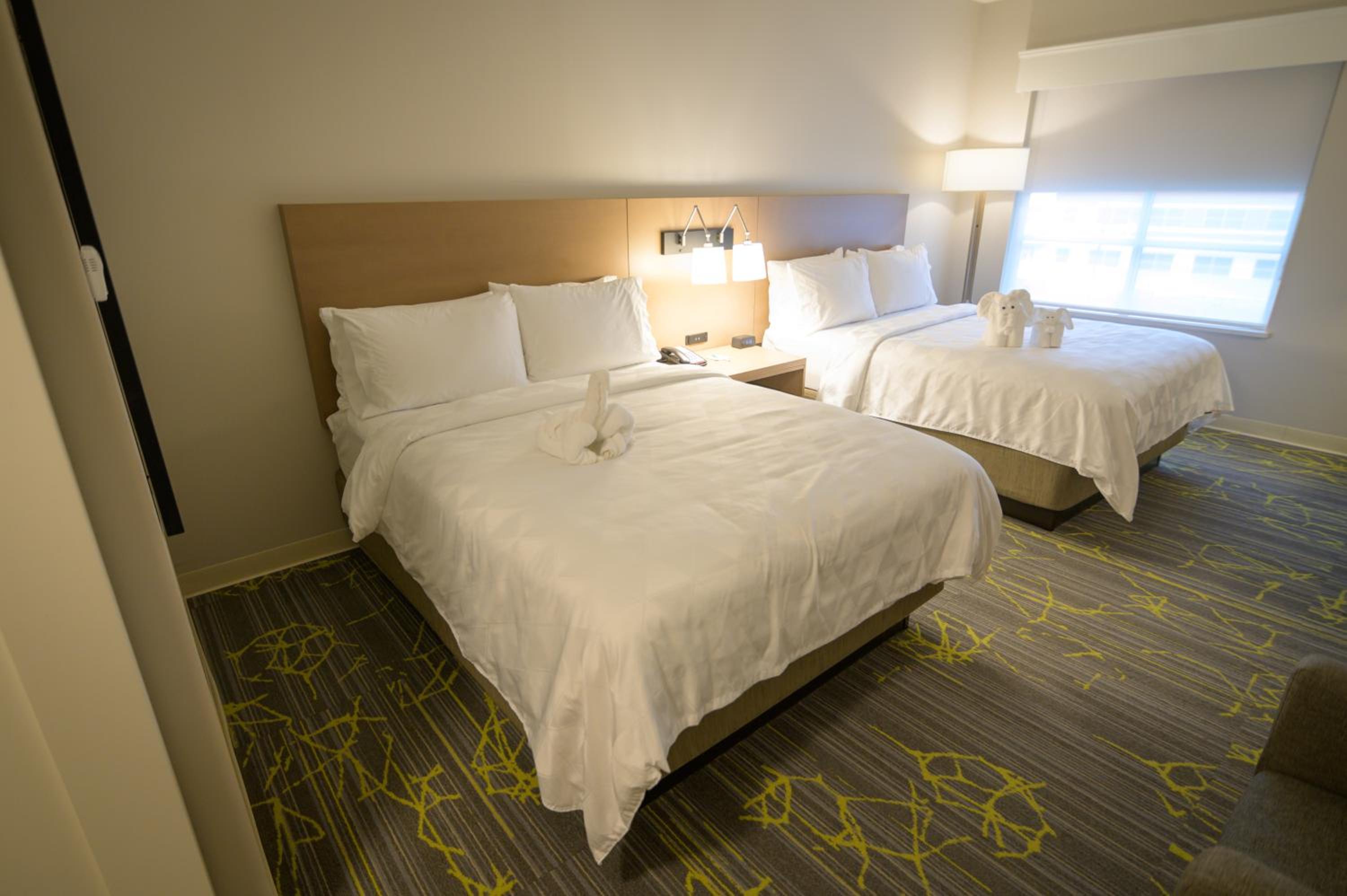 Queen Room with Two Queen Beds - Hearing Accessible/Non-Smoking - Photo 2
