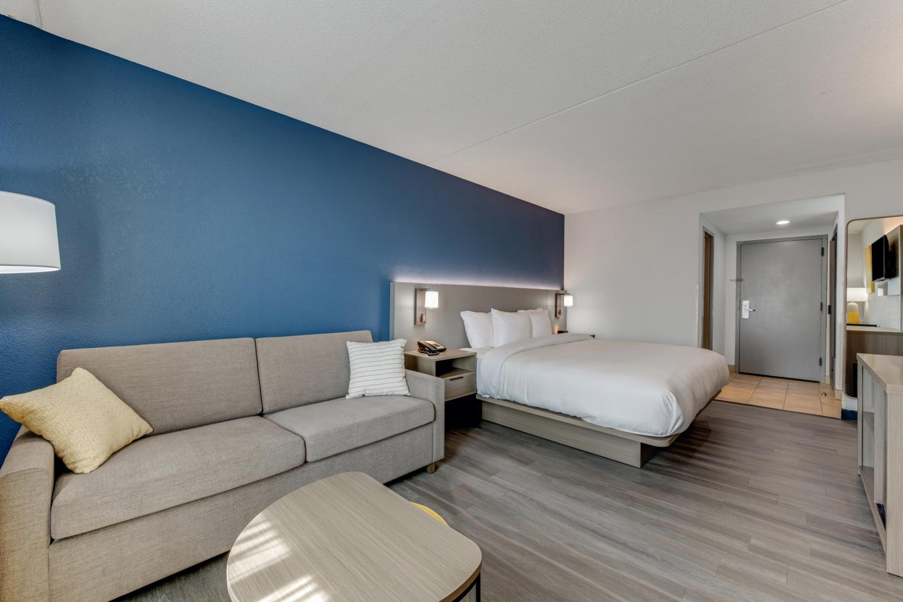 King Room with Sofa Bed - Non-Smoking - Photo 1