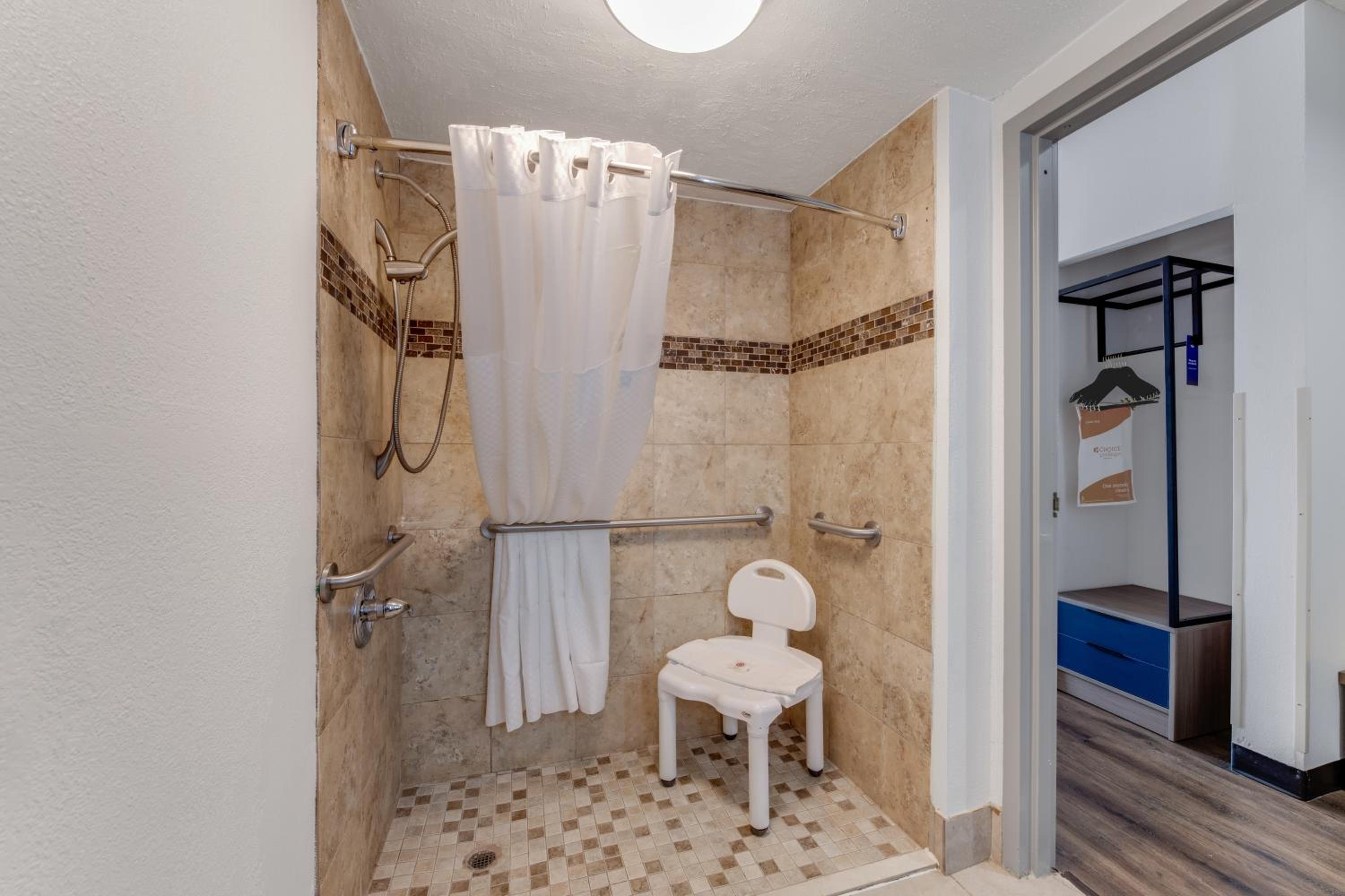 King Room - Disability Access/Non-Smoking - Photo 3