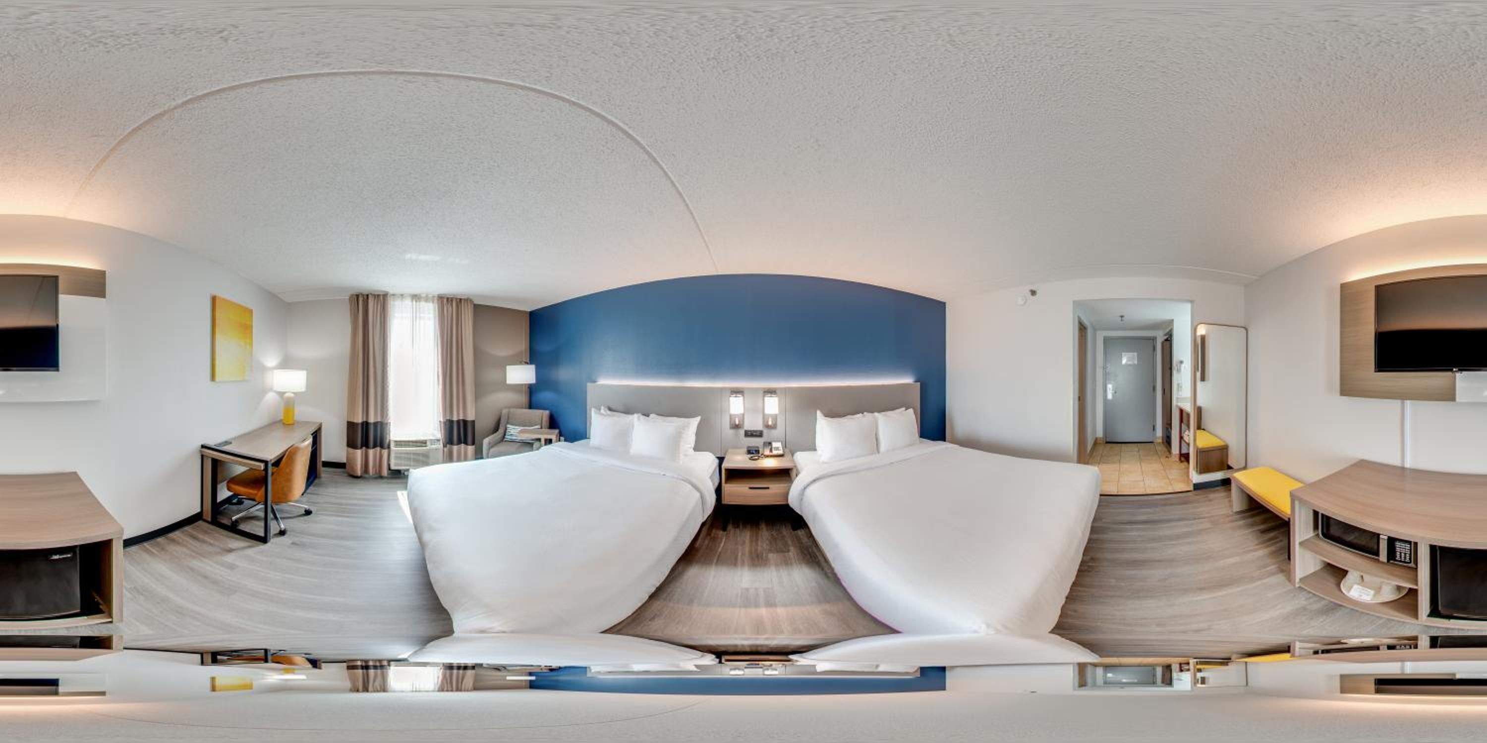 Queen Room with Two Queen Beds - Non-Smoking - Photo 4