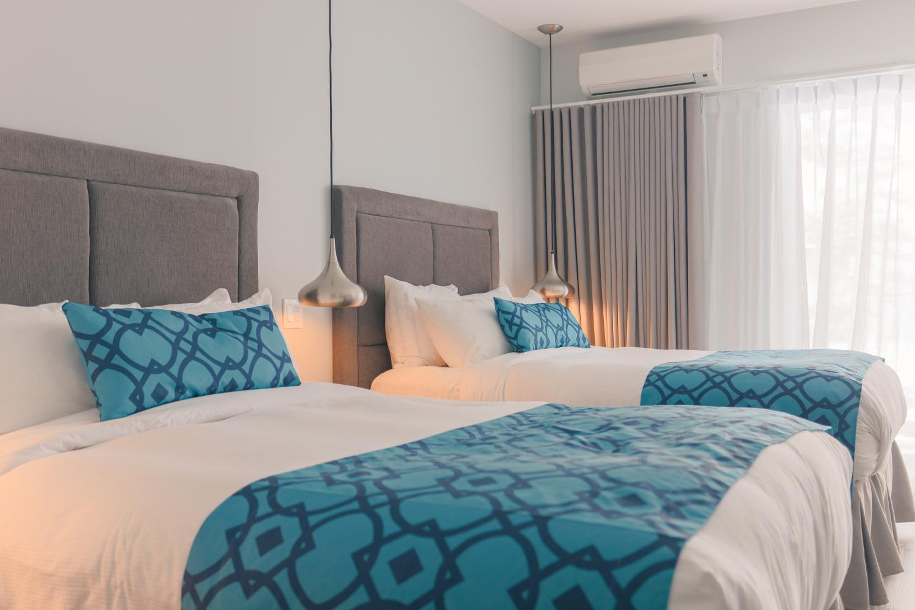 Deluxe with 2 double beds