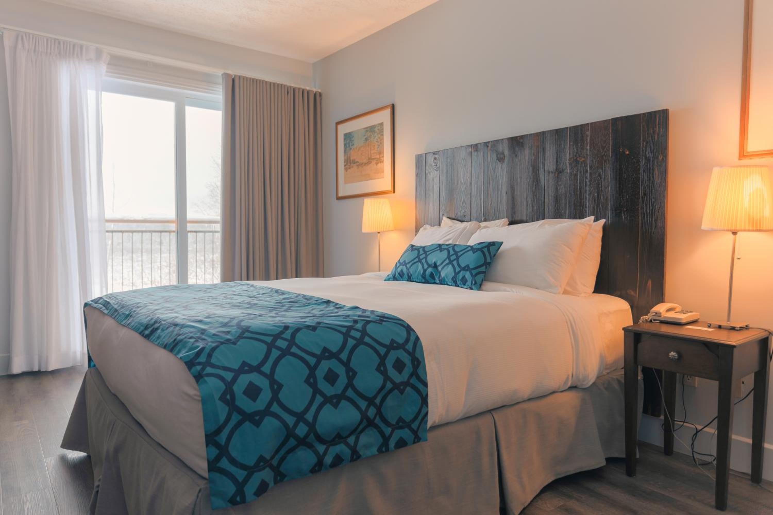 Ground Level 1 Queen bed