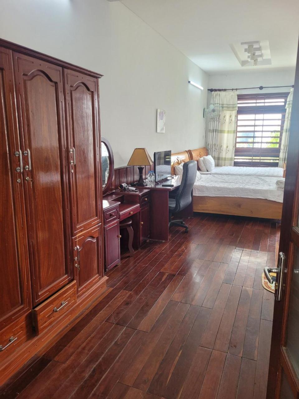 Family Room with Balcony photo 2