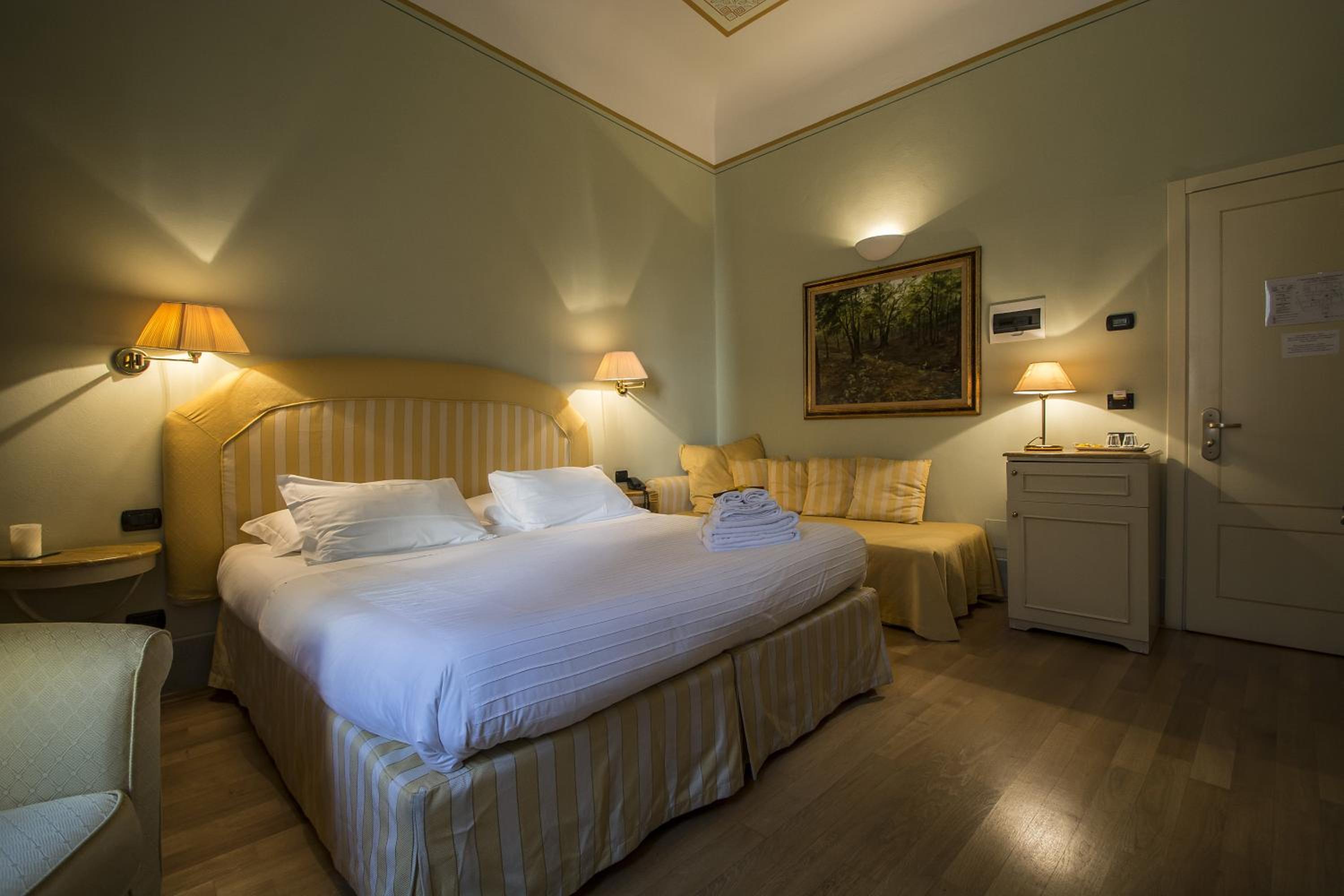 Superior Double or Twin Room - Photo 9