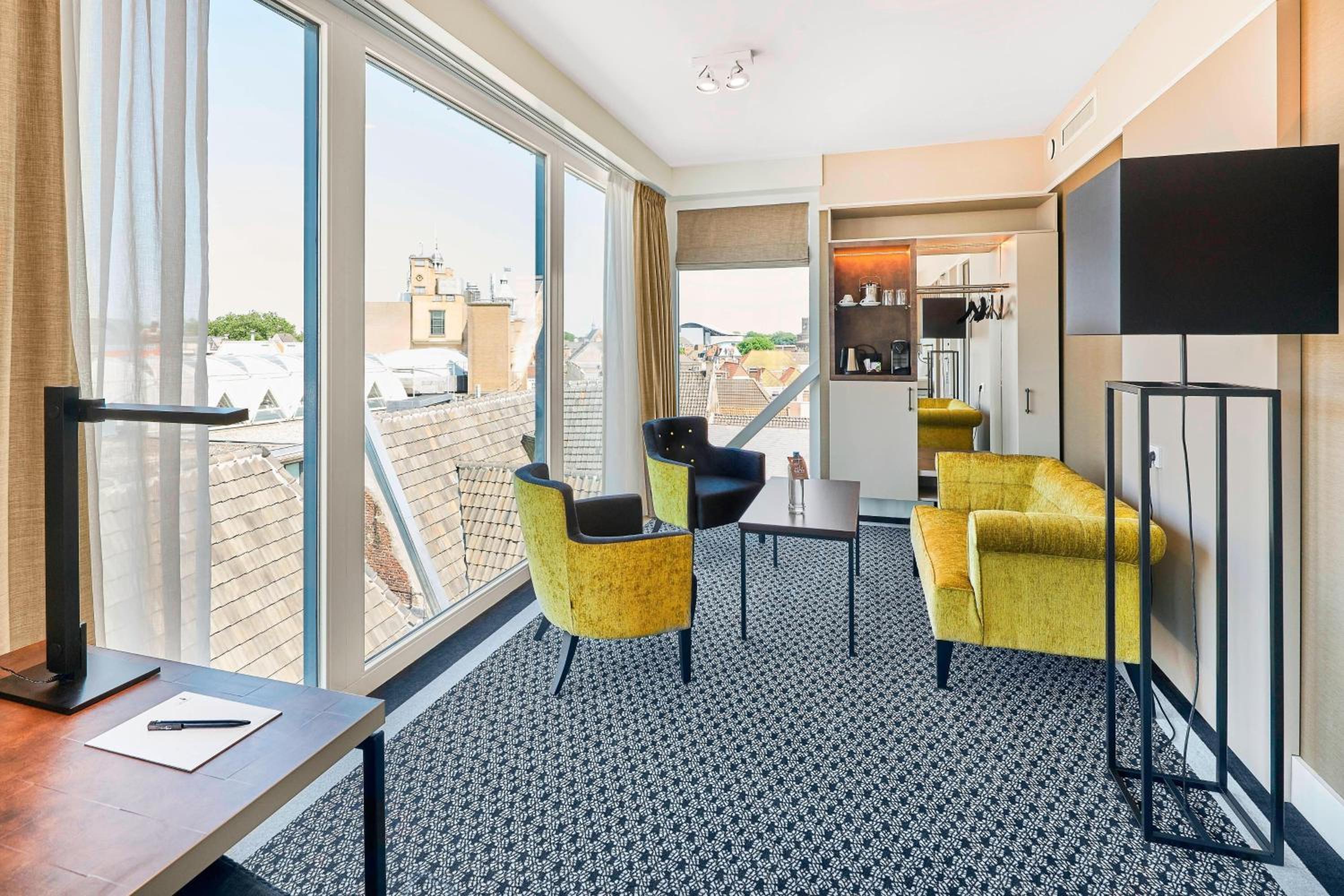 Panoramic King Suite - High Floor photo 3