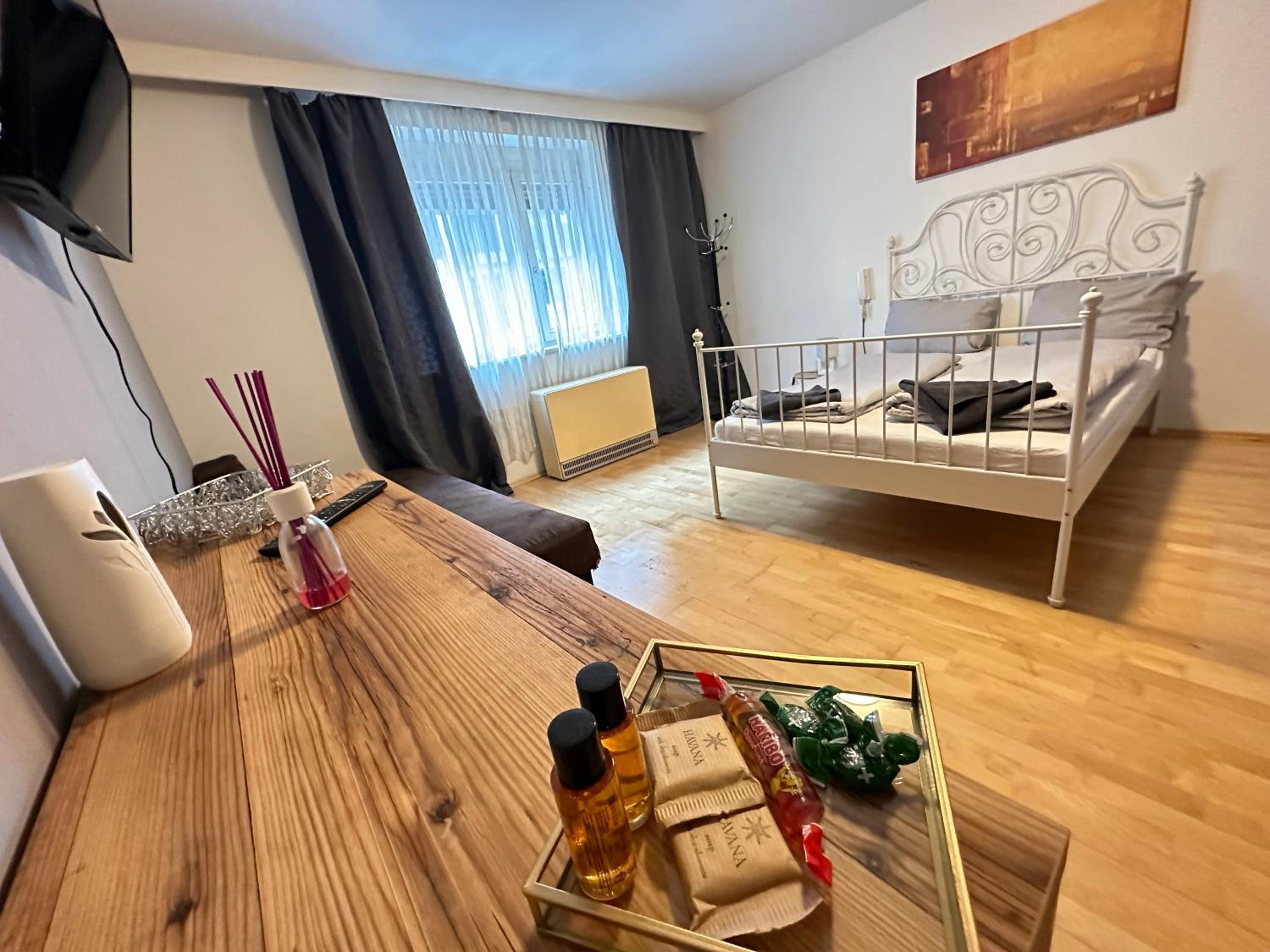 One-Bedroom Apartment - Photo 1