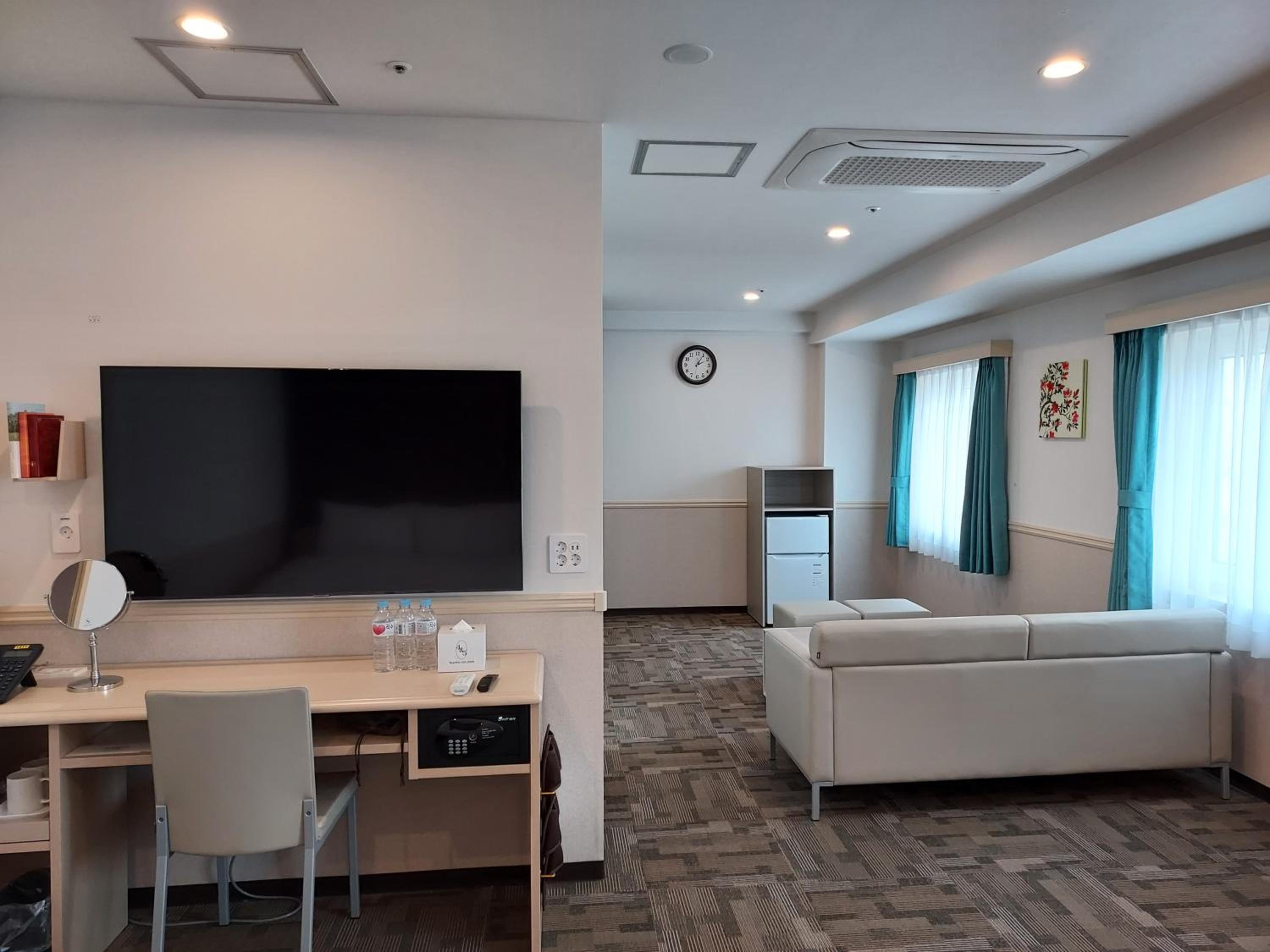 Family Twin Room - Photo 4