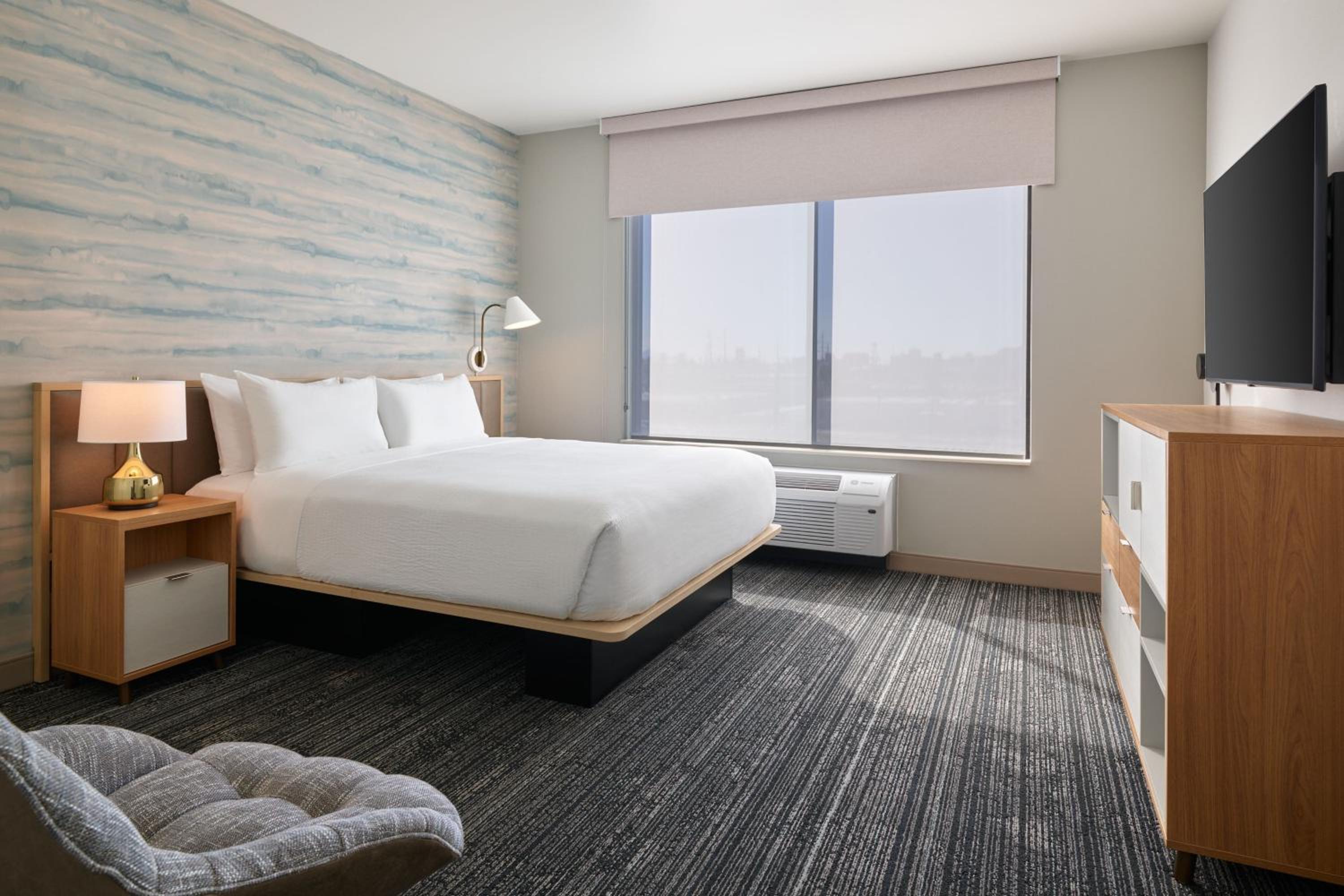 One-Bedroom King Suite - Photo 4
