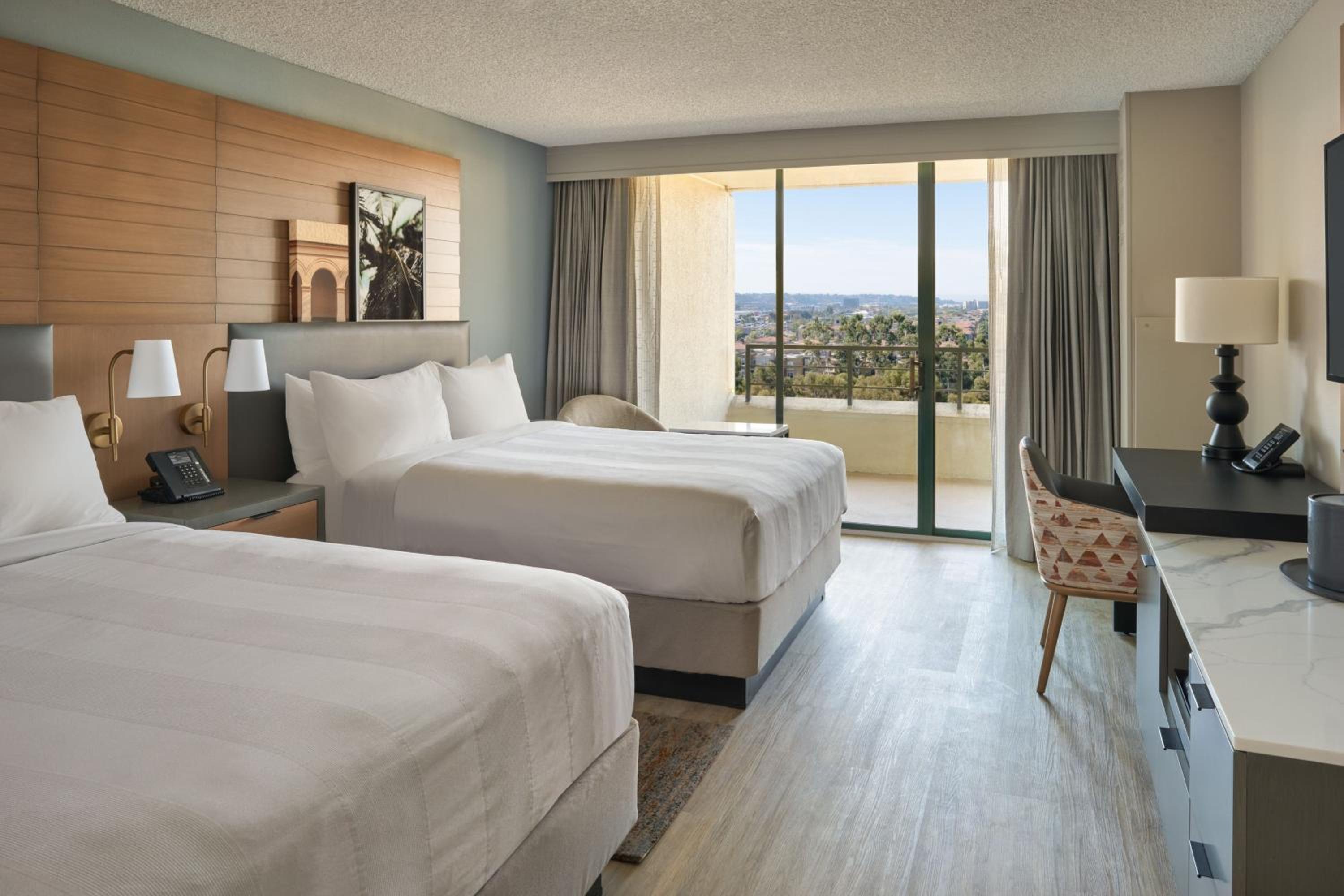 Queen Room with Two Queen Beds and Pool View photo 3
