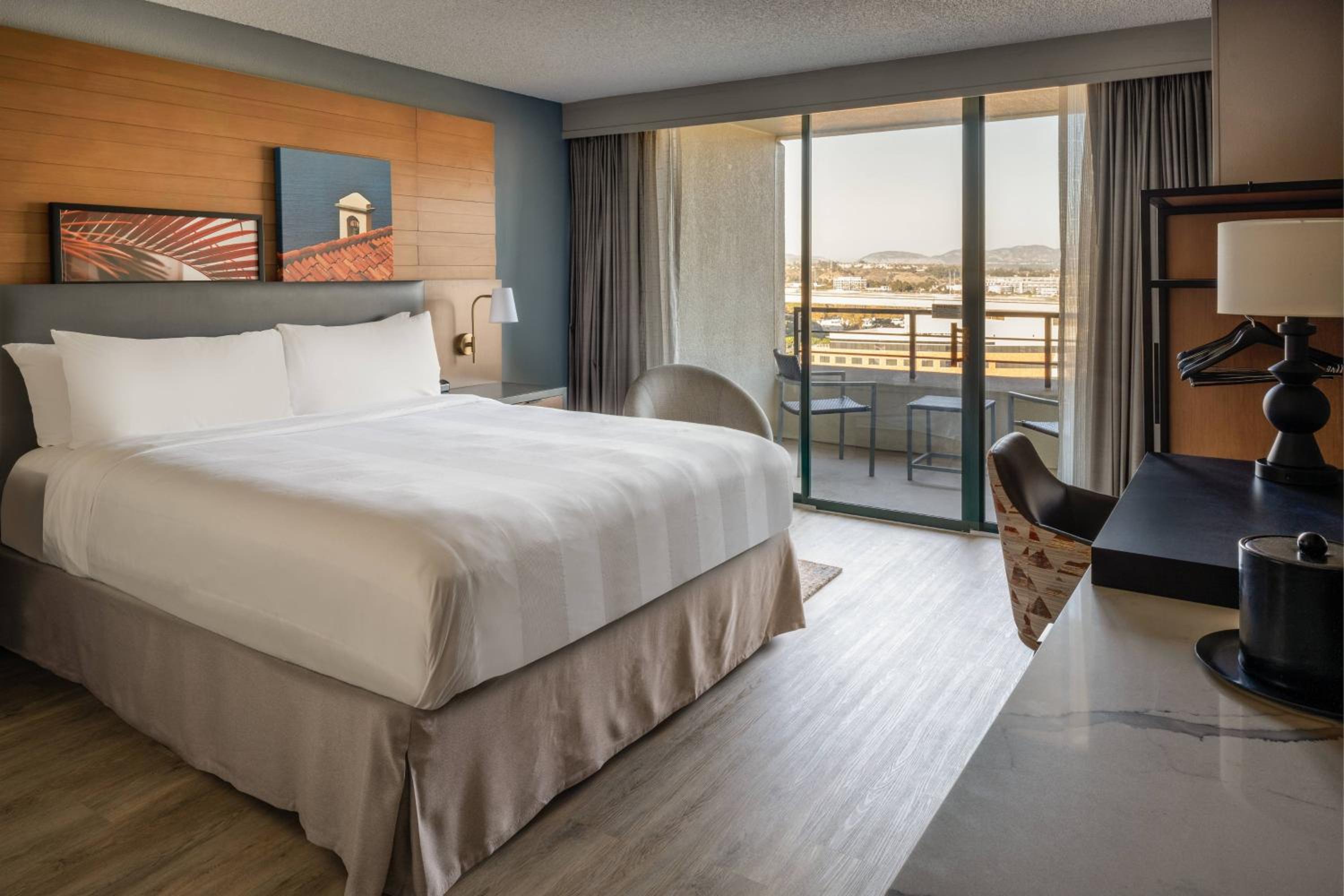 Executive King Room with City View - High Floor photo 2