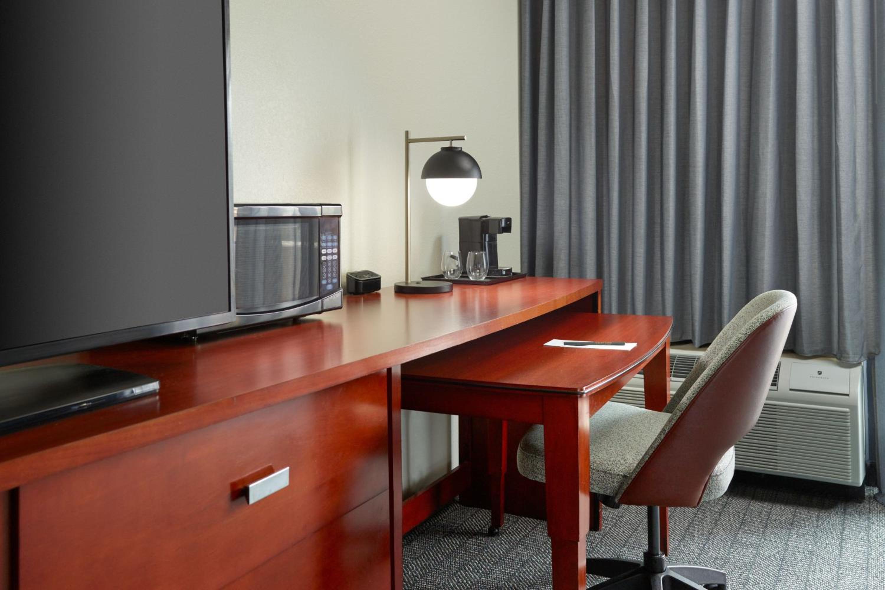 King Room with Sofa Bed - Hearing Accessible - Photo 3