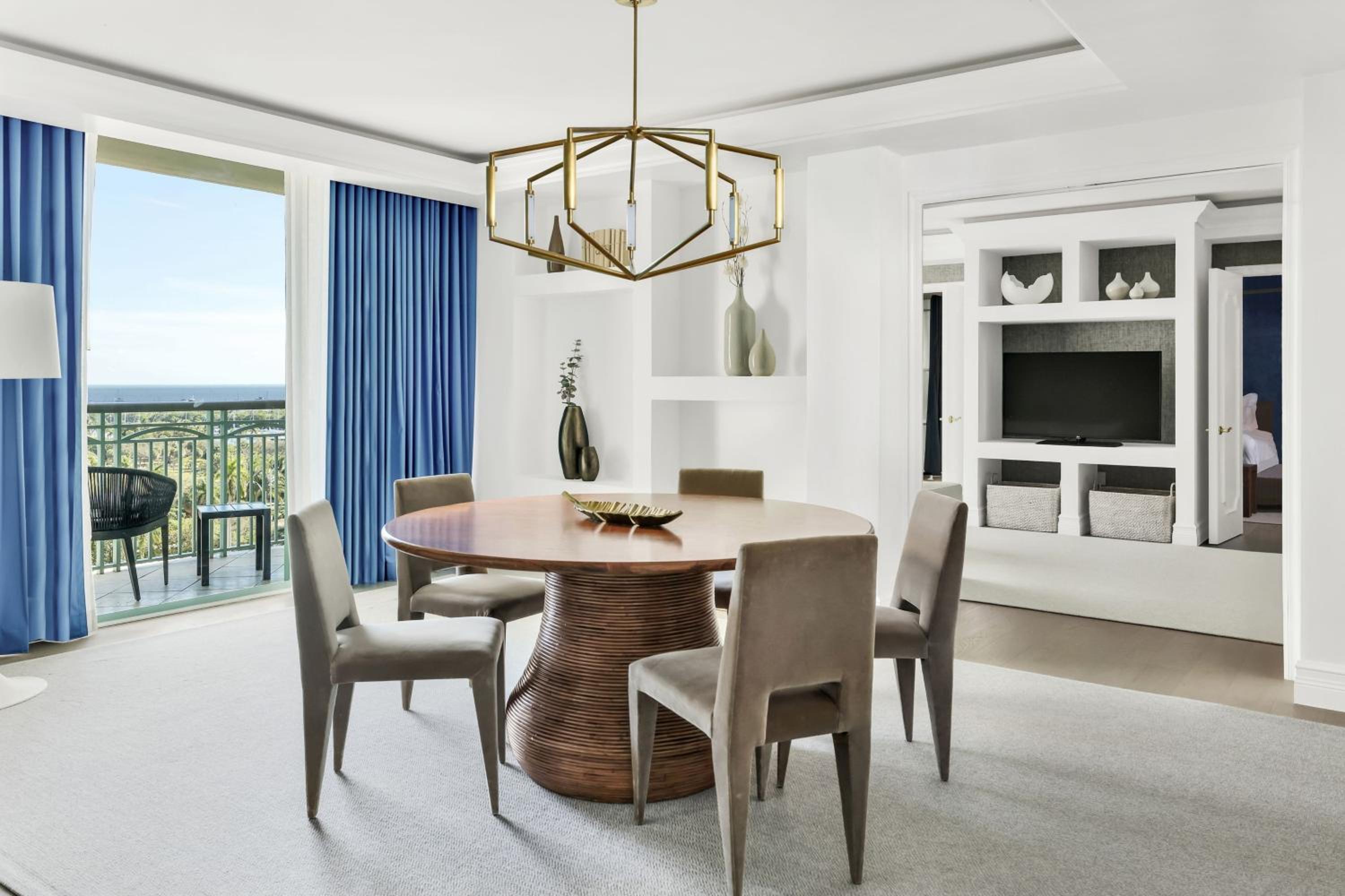 One-Bedroom Executive Suite - City View