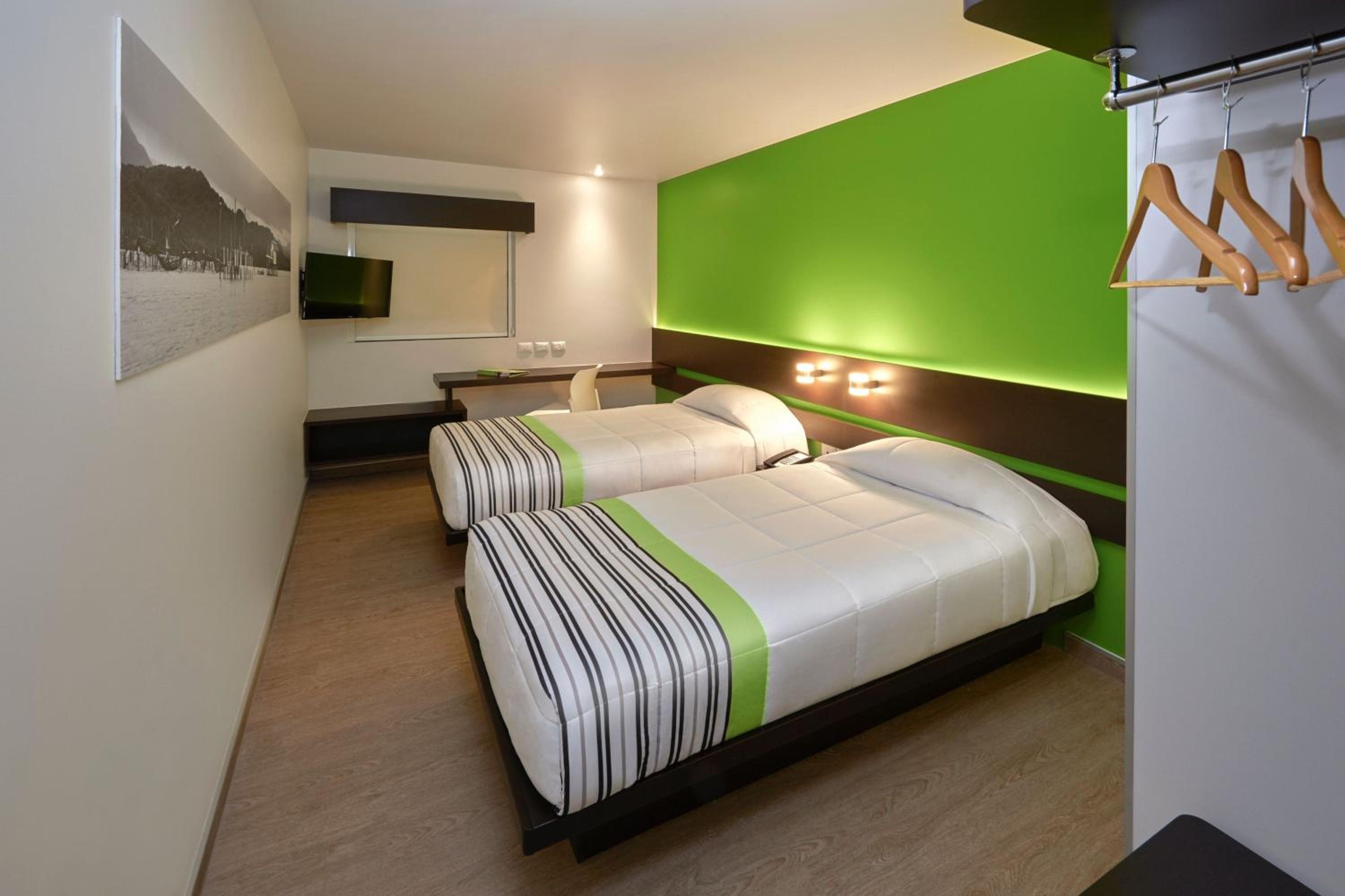 Twin Room - Photo 8