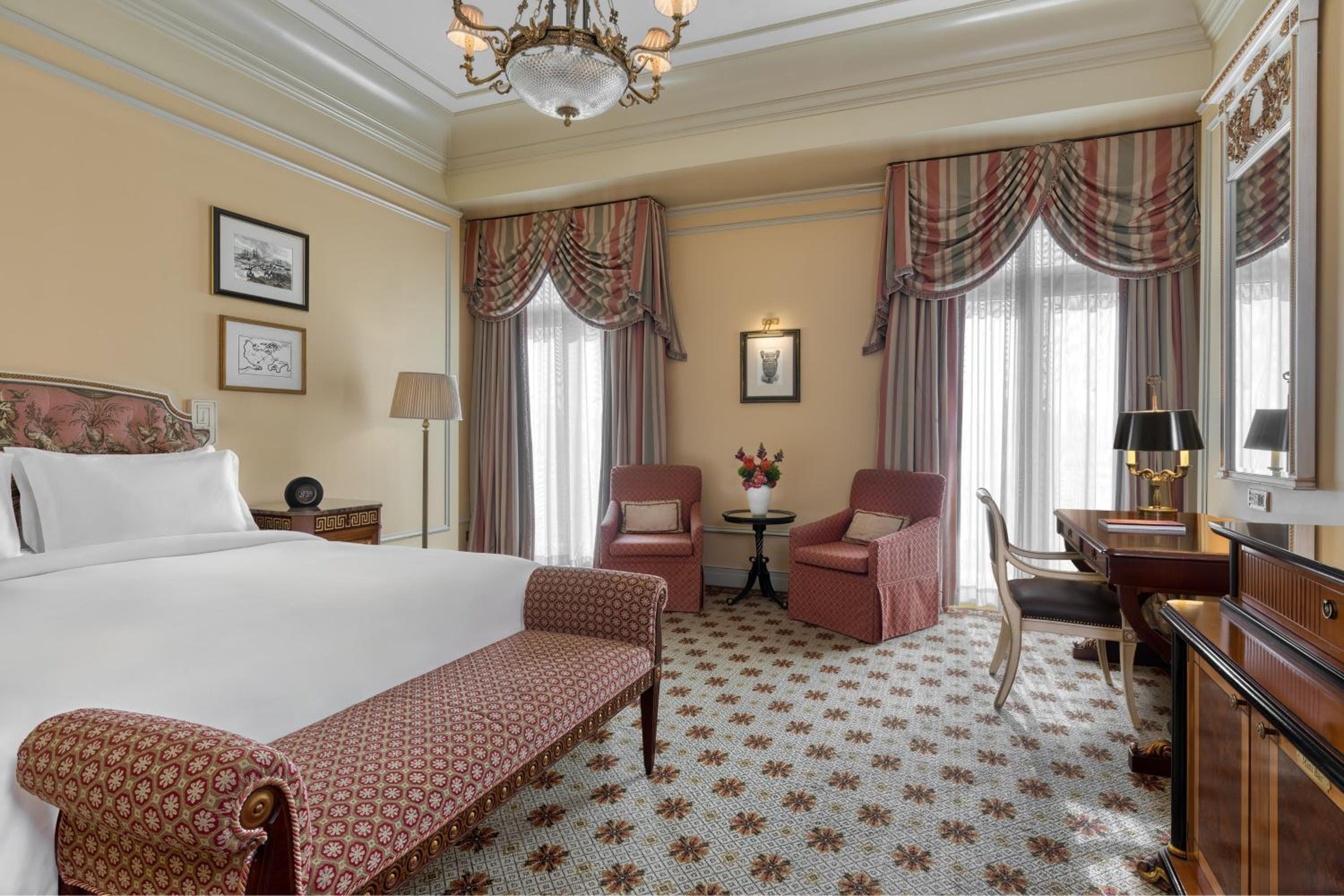 Deluxe Acropolis Guest room, 1 King, City view