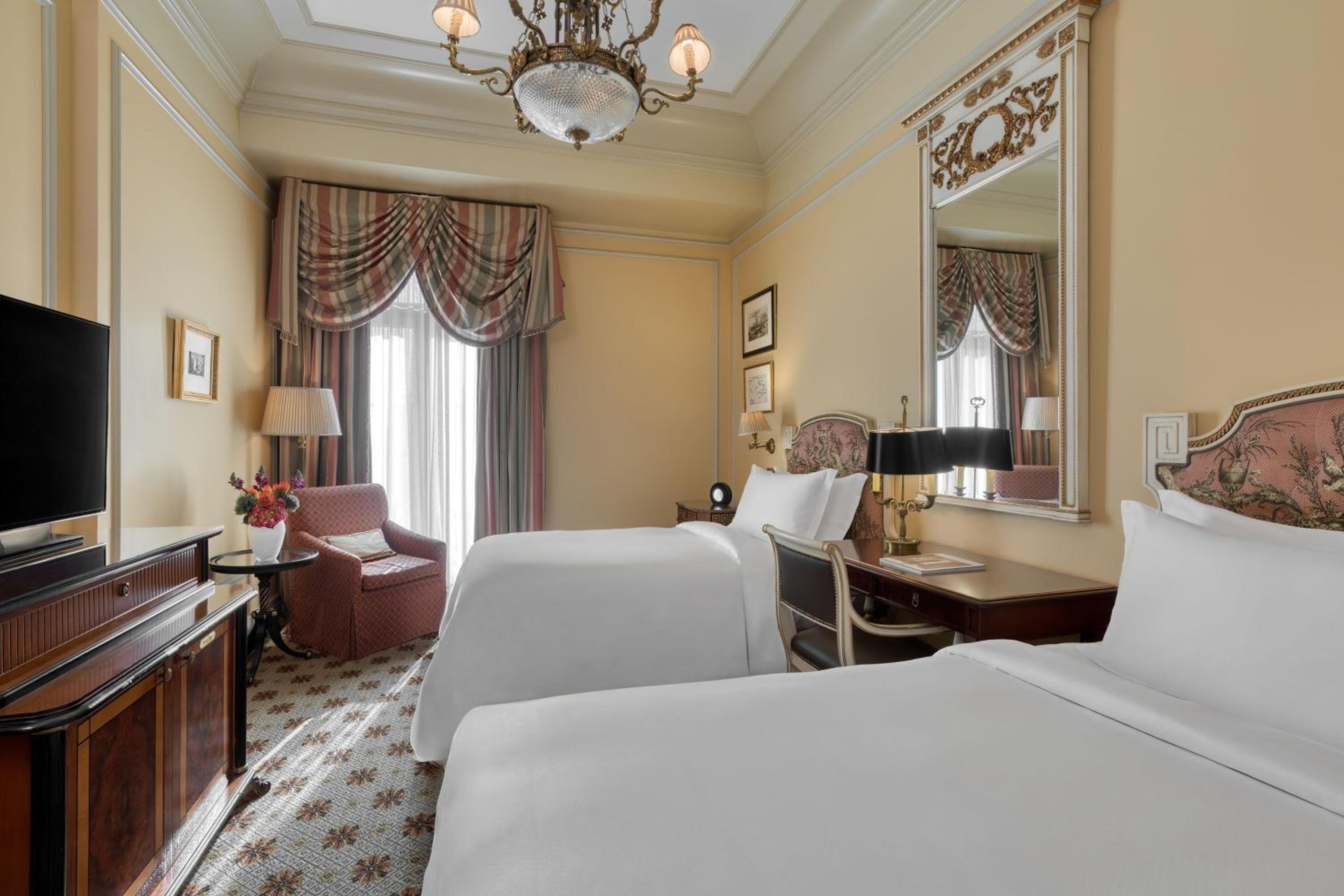 Deluxe Acropolis Guest room, 2 Twin/Single Bed(s), City view