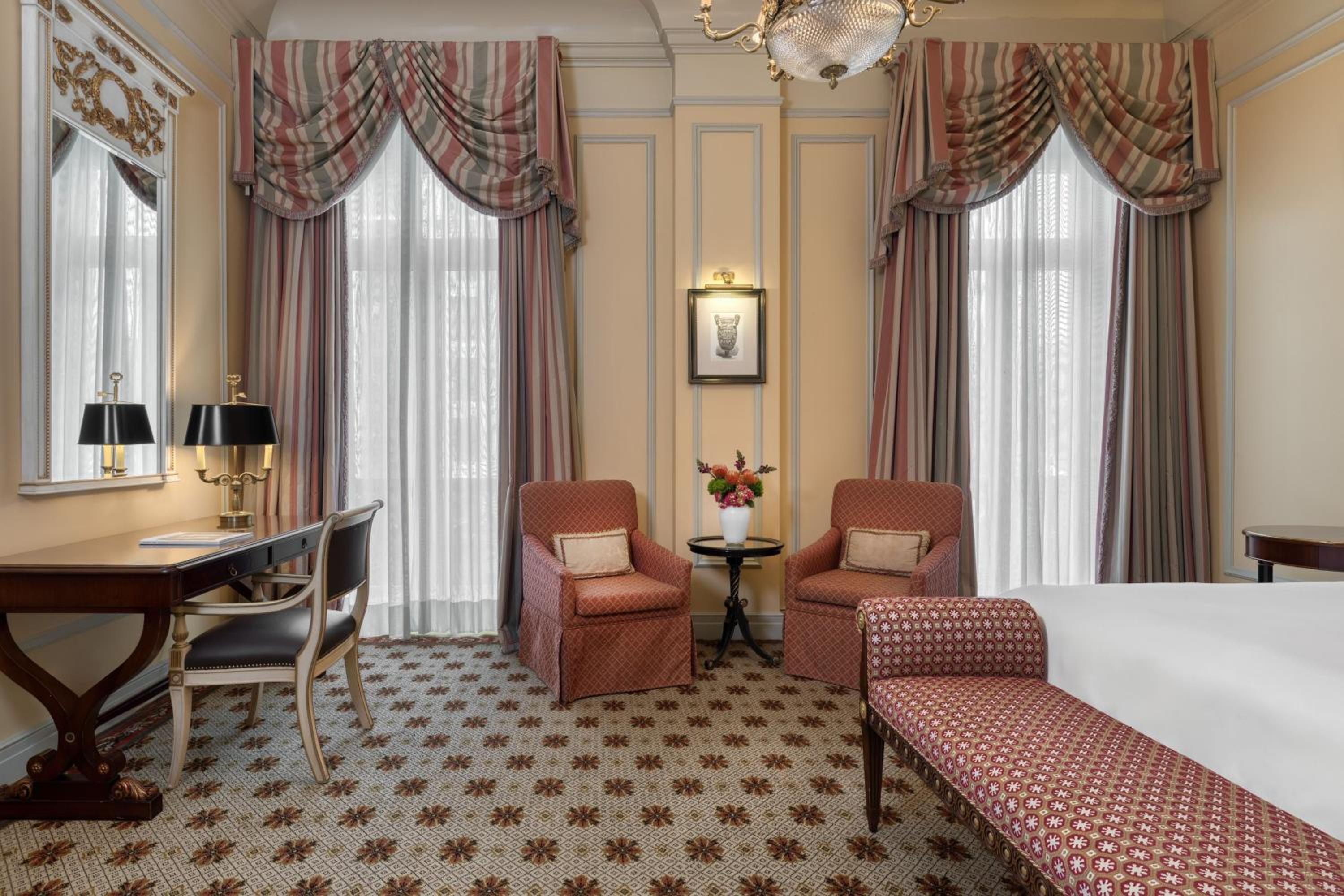 Deluxe, Guest room, 1 King, City view