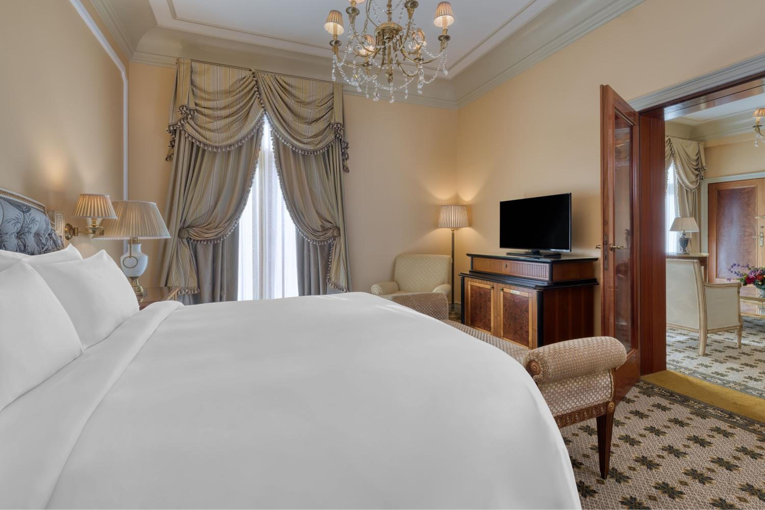 Executive Acropolis Suite 1 Bedroom Suite, 1 King, City view