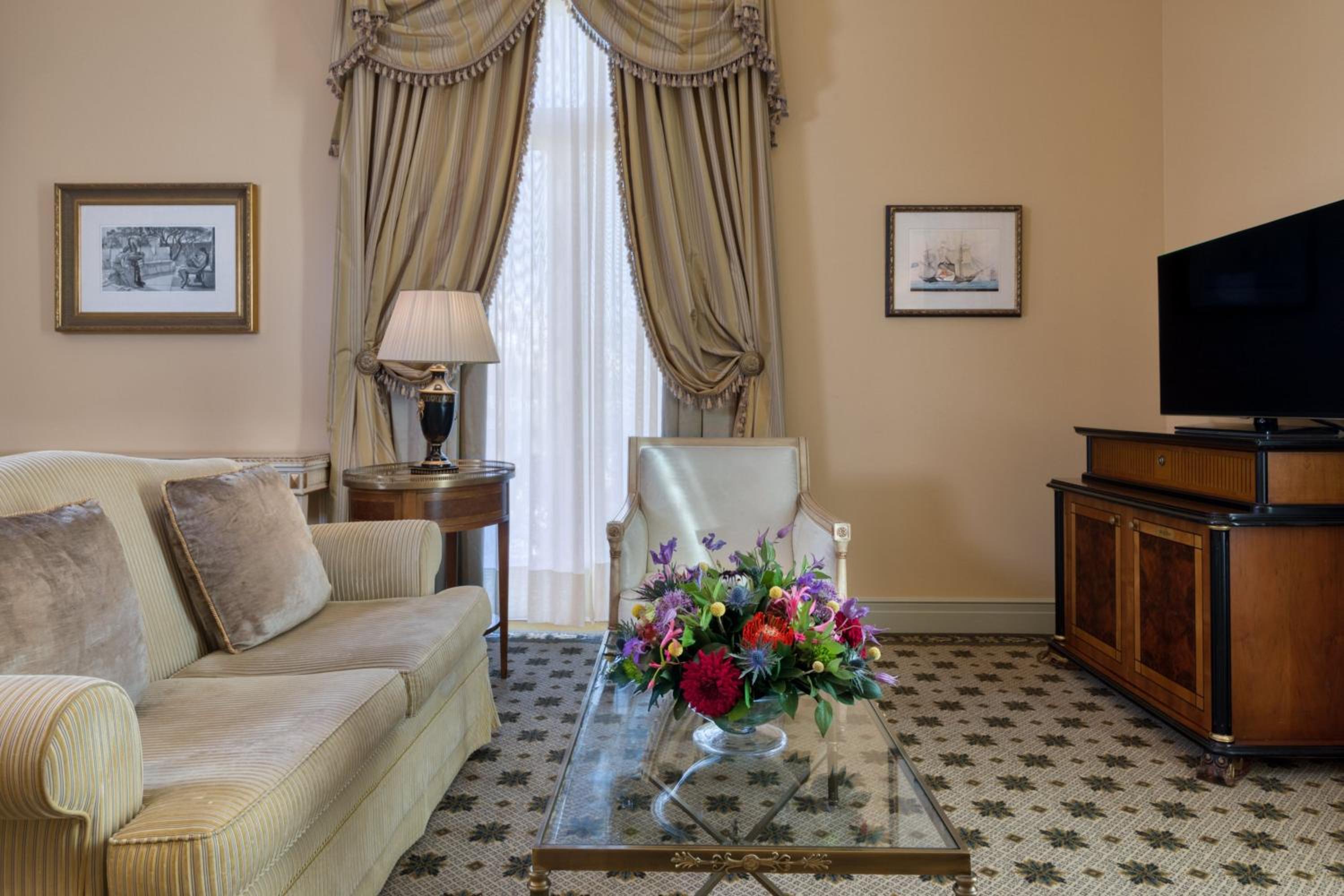 Grand Deluxe Suite, 2 Bedroom Suite, City view