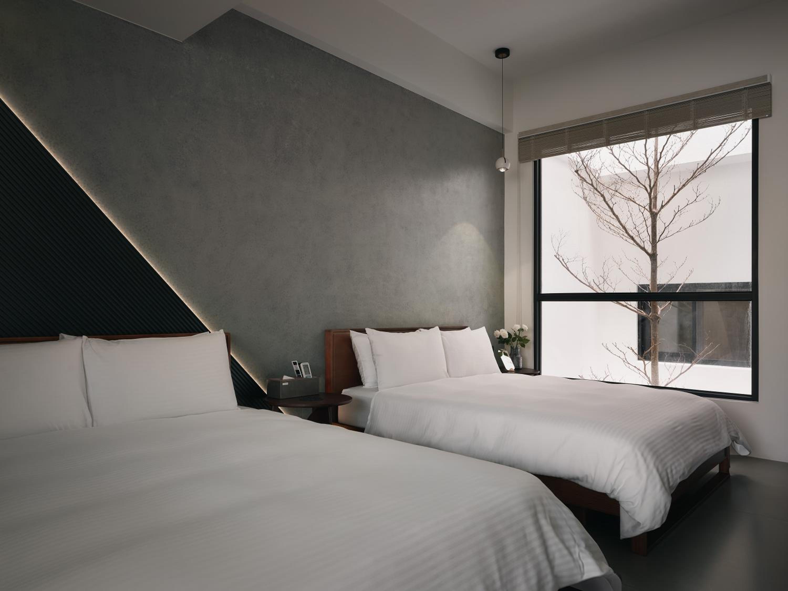 Deluxe Quadruple Room with Bath photo 1