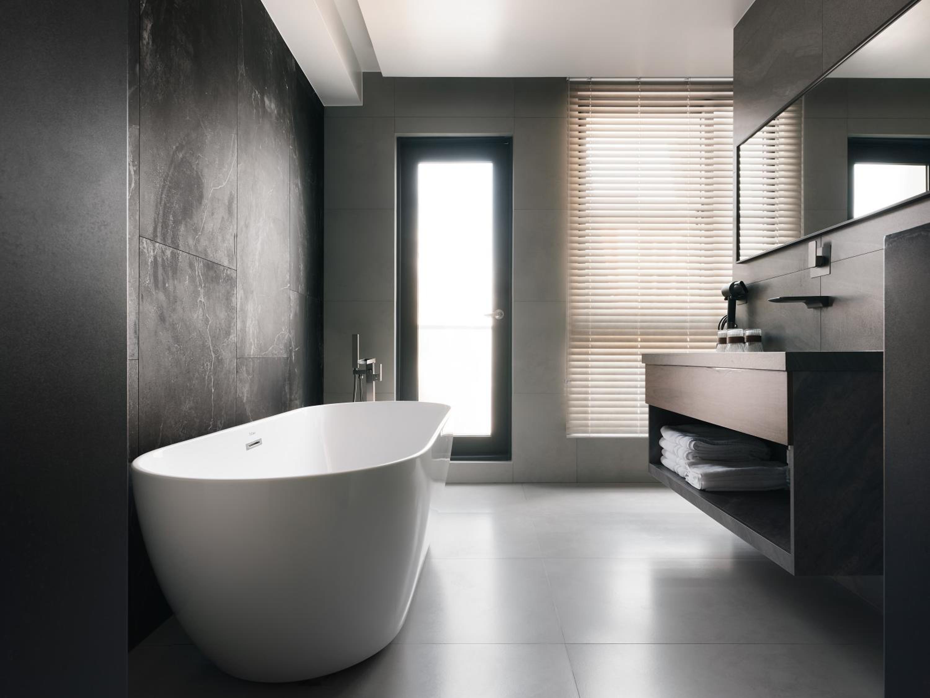 Deluxe Quadruple Room with Bath photo 2