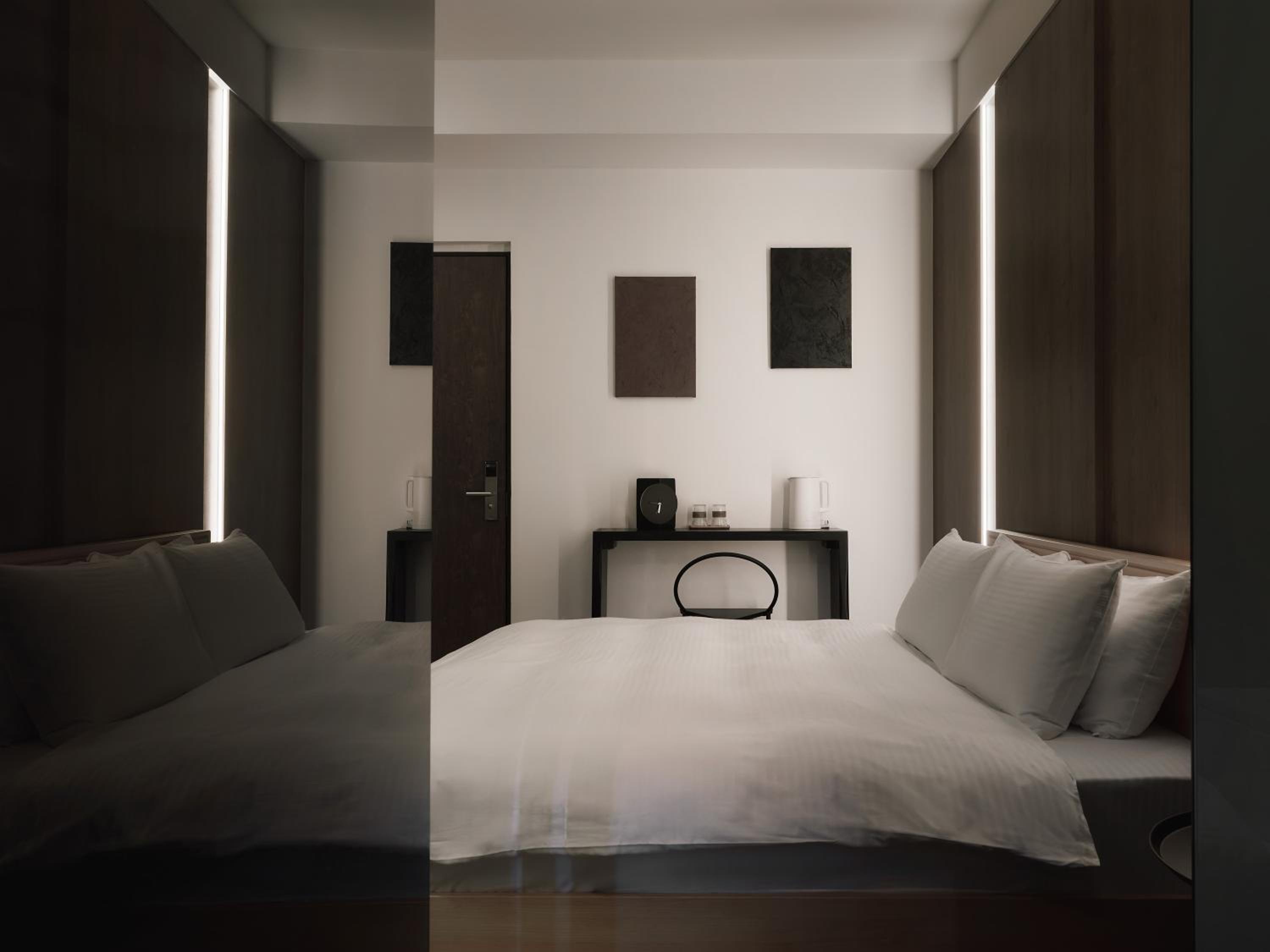 Deluxe Double Room with Bath photo 3