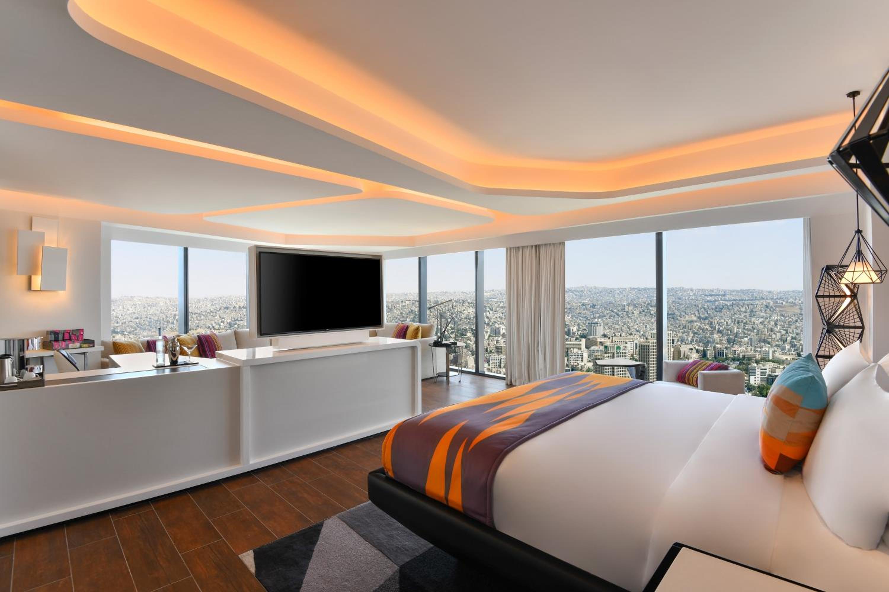 W Suite, City View, 1 King Bed, Corner location - Photo 1