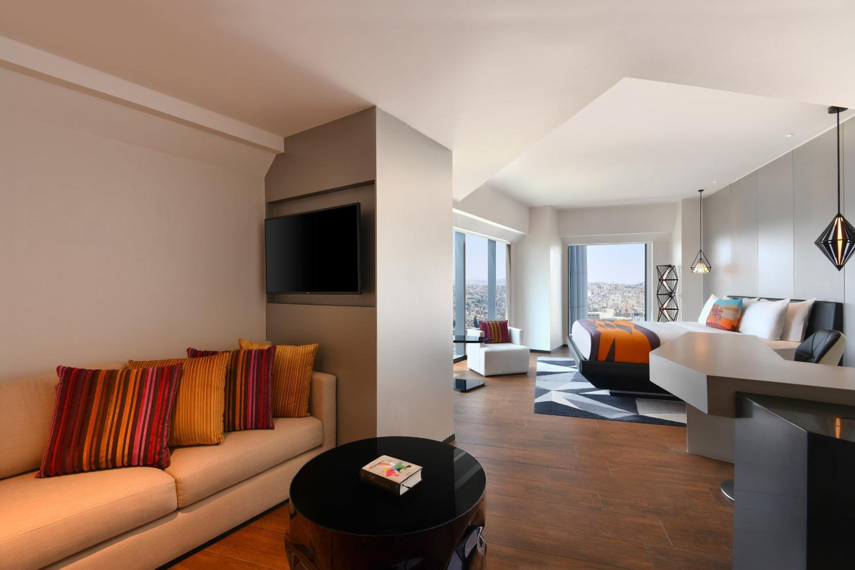 Premier Suite, 1 King Bed - Photo 5