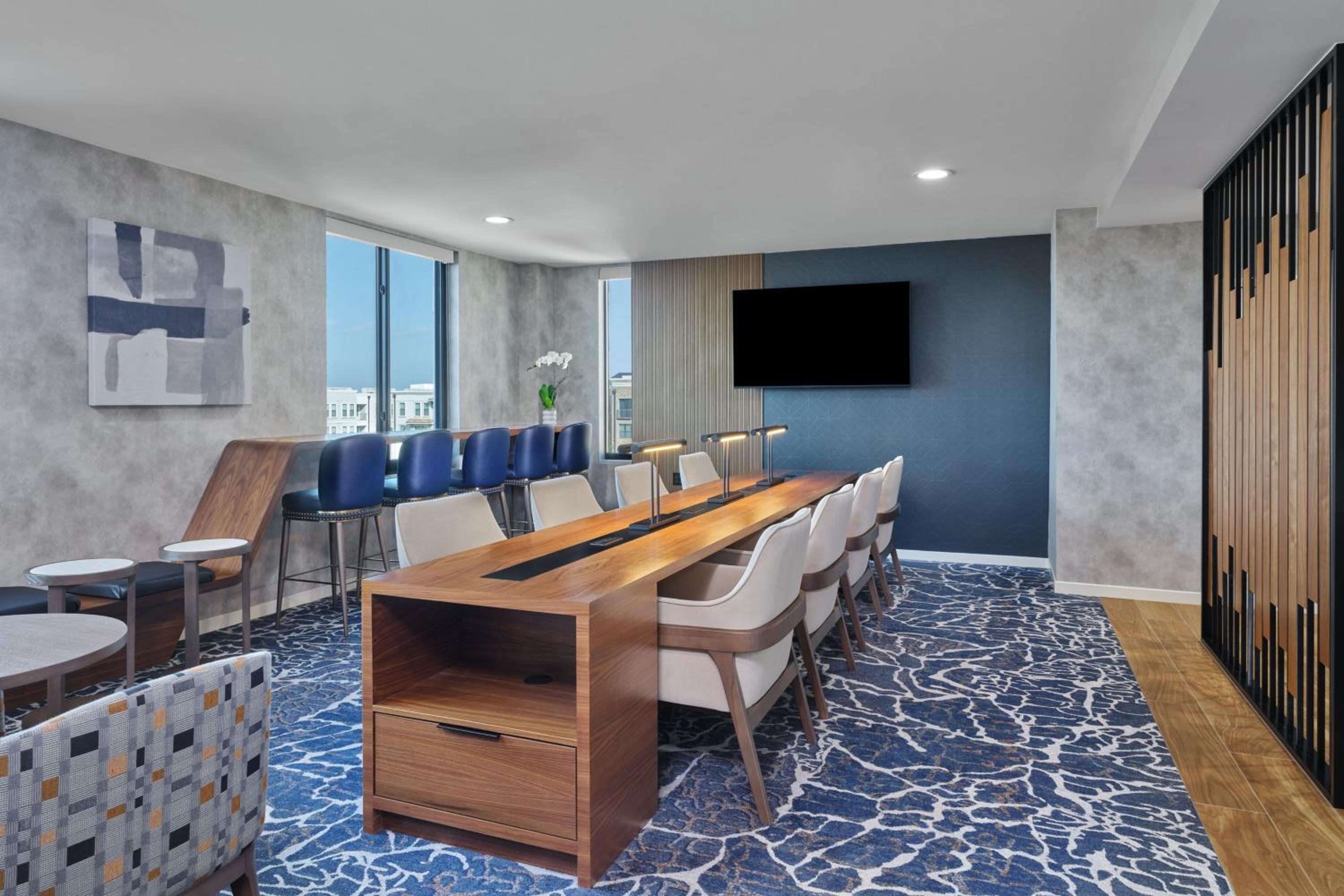 Club, Concierge level, Guest room, 2 Queen - Photo 5