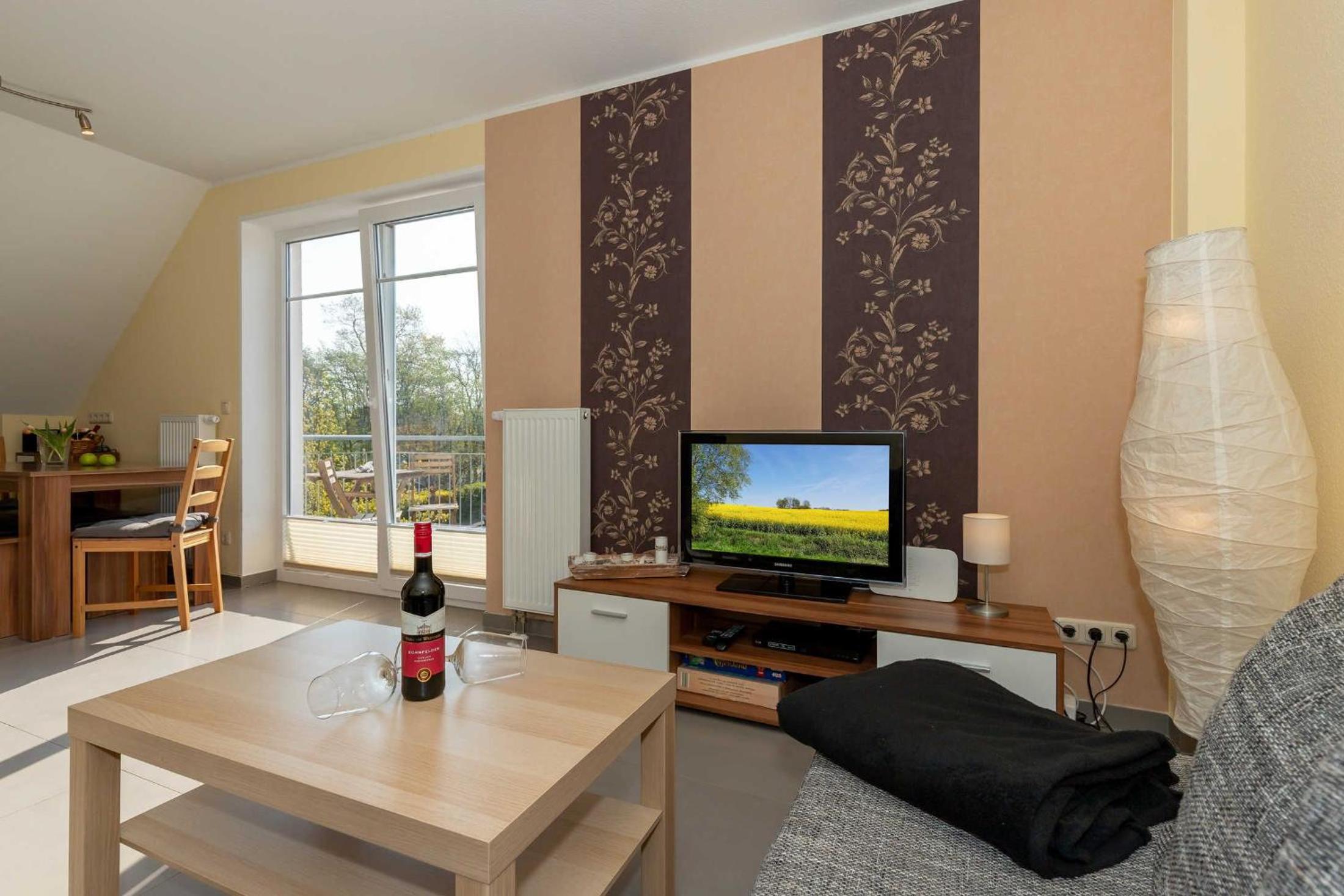 Three-Bedroom Apartment with Balcony photo 1